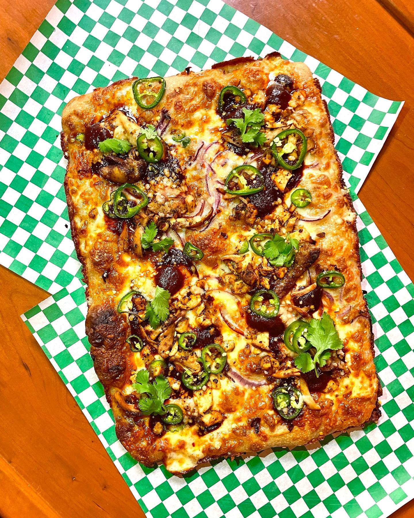Oak-smoked chicken, pineapple-bourbon barbecue sauce, red onion, jalapeno, coriander and gouda, at Quarter Sheets. Photo / @Quartersheets