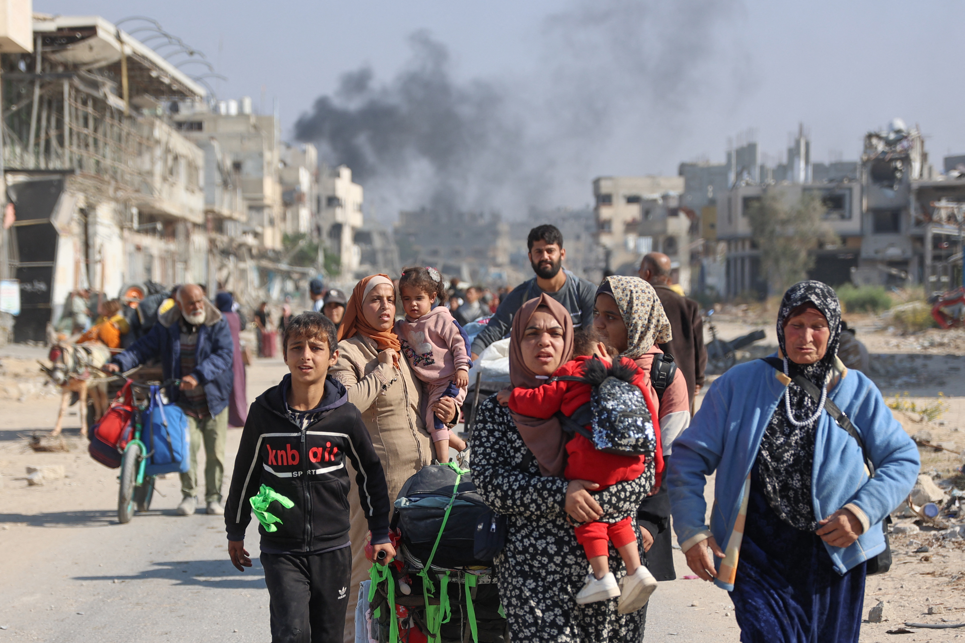 Palestinians displaced from shelters in Beit Hanoun cross the main Salaheddine road into Jabalia on November 12, 2024. Photo / AFP