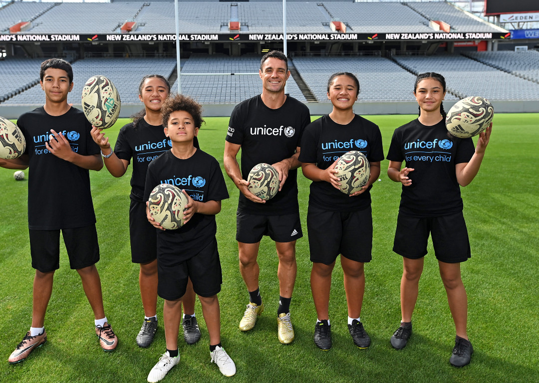 All Blacks - Dan Carter held a kicking clinic for three lucky fans
