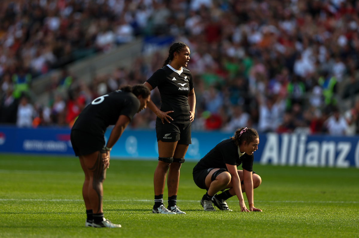 Dejected Black Ferns players after their defeat at Twickenham. Photo / Photosport