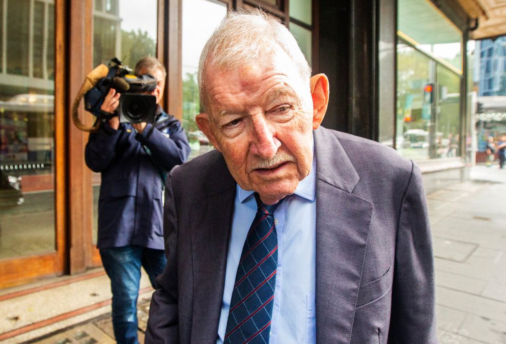 Sir Ron Brierley outside  a Sydney  court where he faced charges of possessing child pornography. Photo / Getty Images
