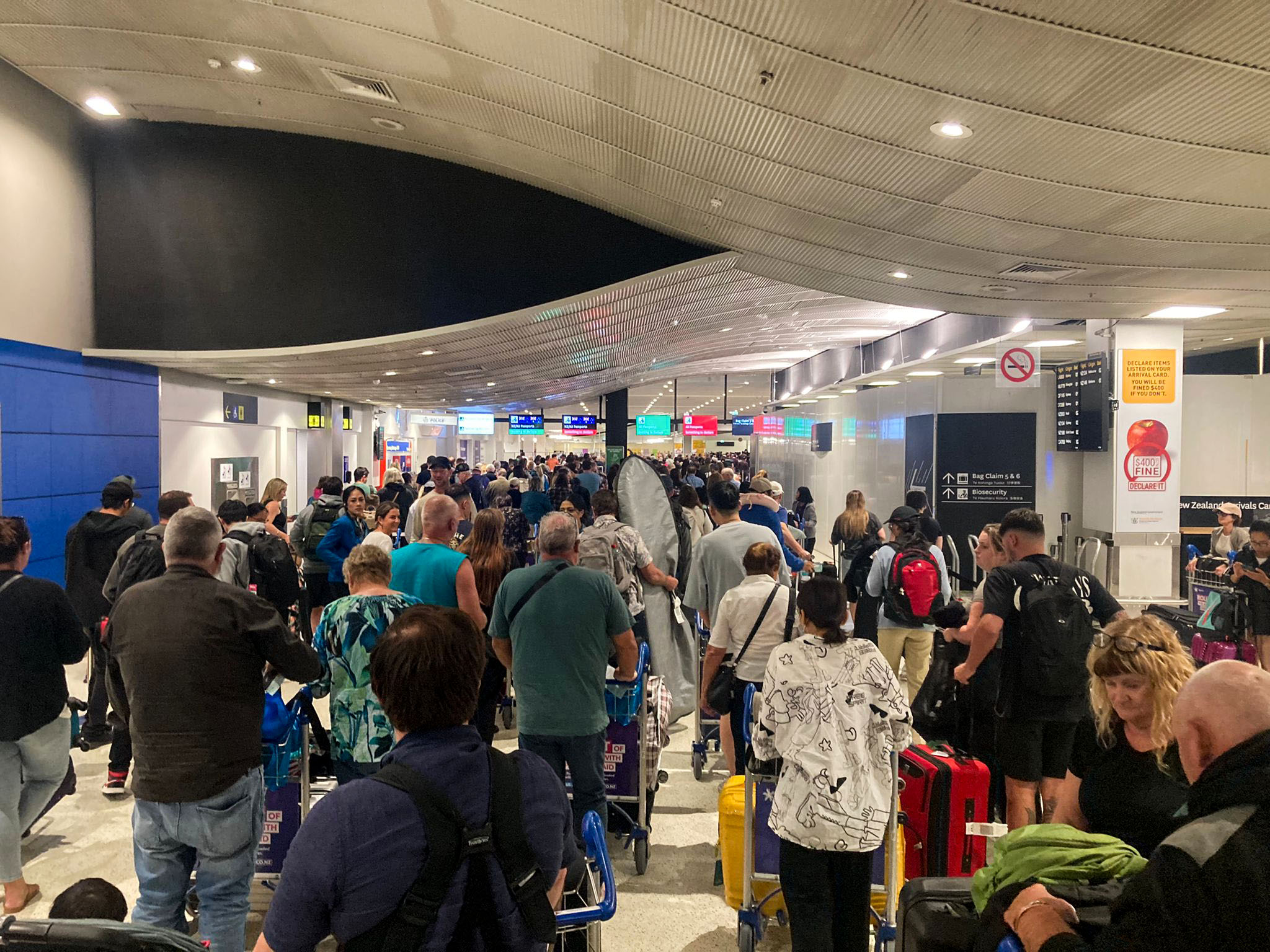 Long queues at Auckland International Airport on September 17. Photo / James Ryan