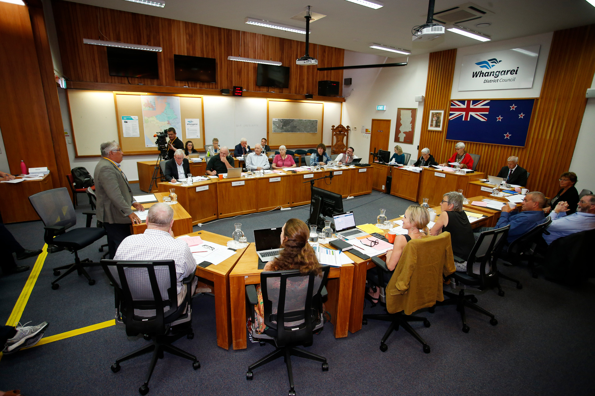 Former MP Ian Peters addresses the Whangārei District Council meeting, against the introduction of the wards. Peters is the brother of former MP Winston Peters. Photo / Michael Cunningham.