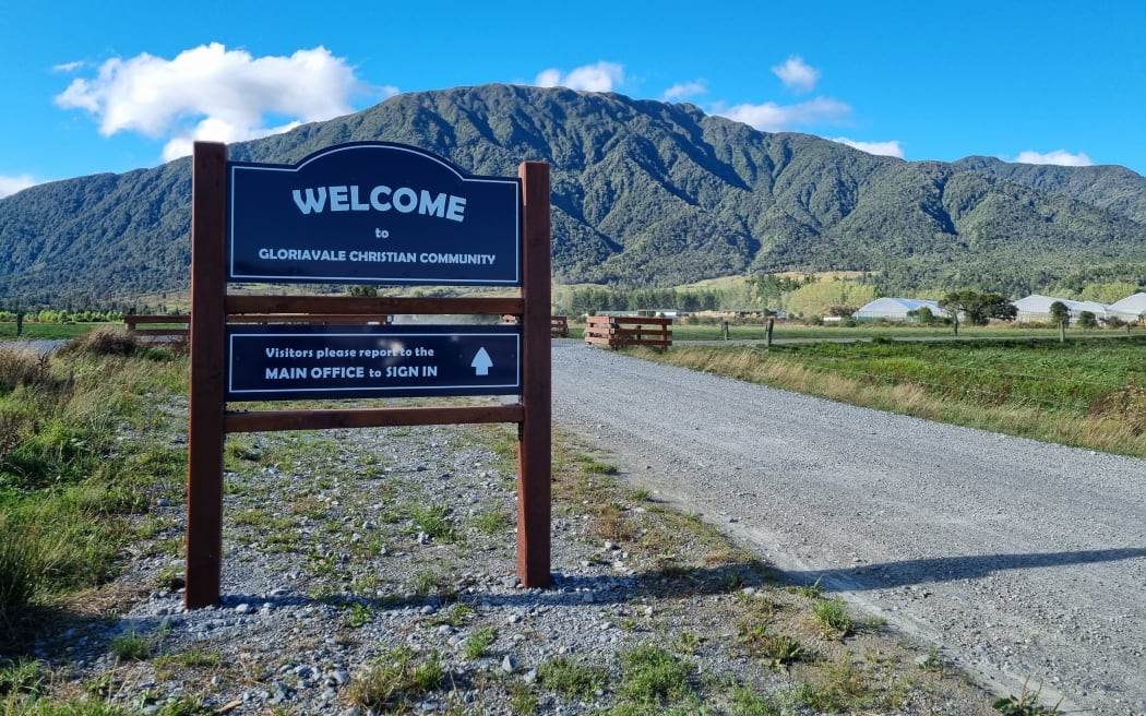 A sign welcoming people to the Gloriavale Christian Community. Photo / Jean Edwards, RNZ