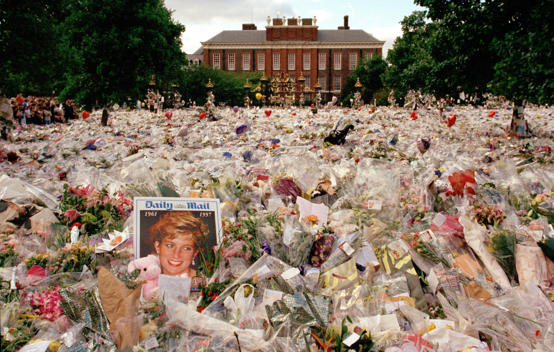 Flowers and mourners outside Kensington Palace in the days following the funeral of Princess Diana, in London, England, September 1997. Photo / Getty Images