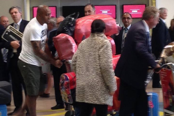 Jonah Lomu arriving home at Auckland Airport in an image posted on Twitter on Monday. Photo: CRAIG NORENBERGS