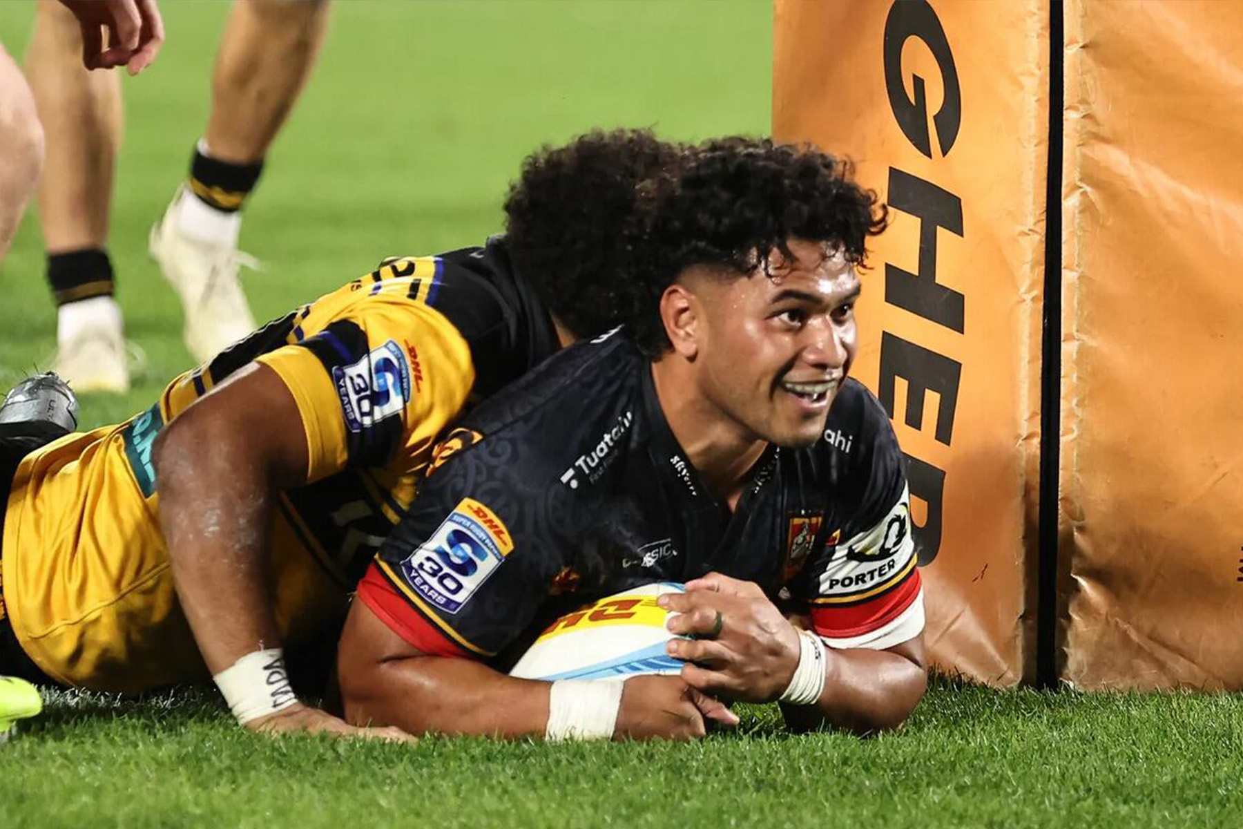Wallace Sititi scores the match-winning try in Hamilton. Photo / Photosport