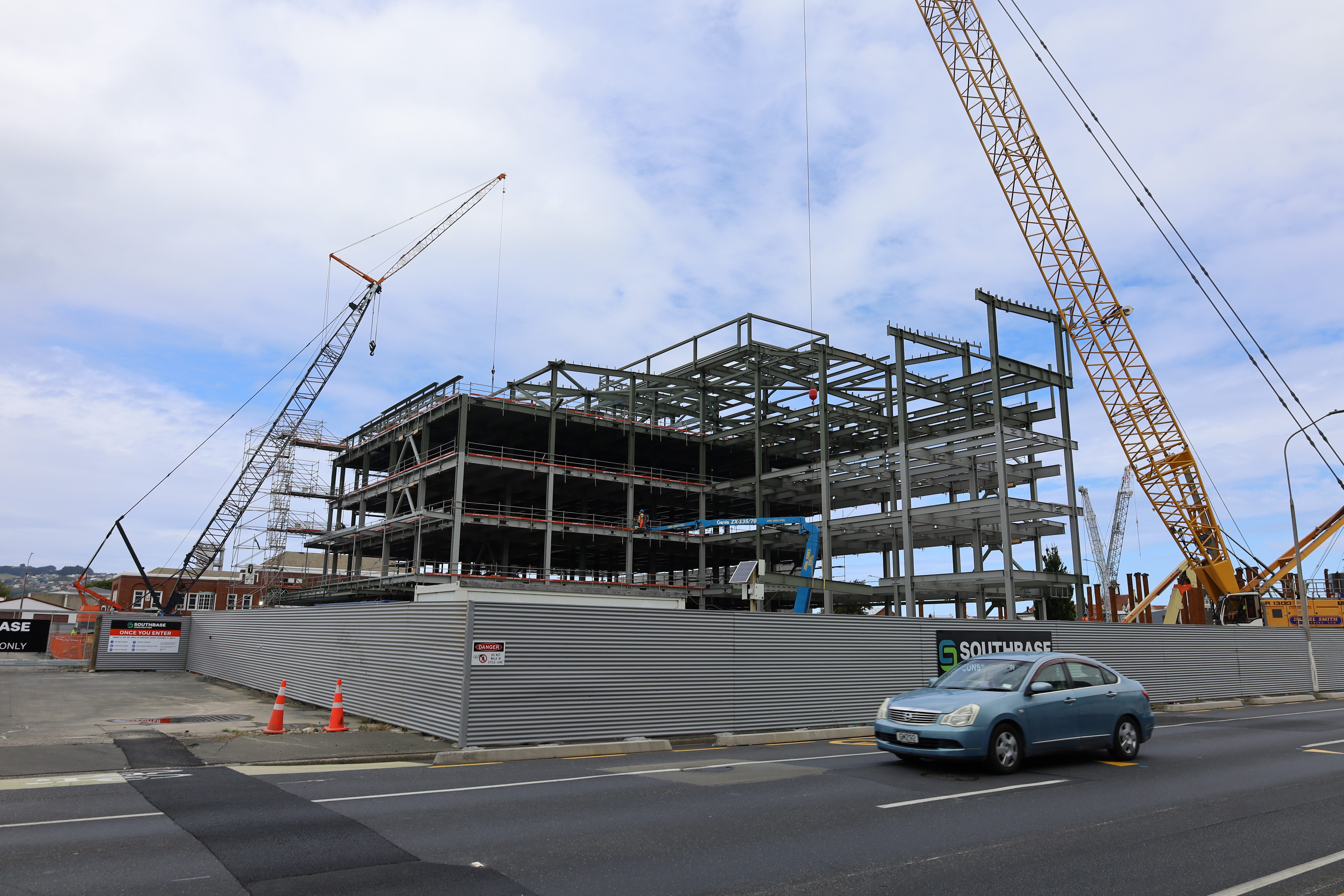 The new Dunedin Hospital is back under construction on the former Cadbury factory site. Photo / Ben Tomsett