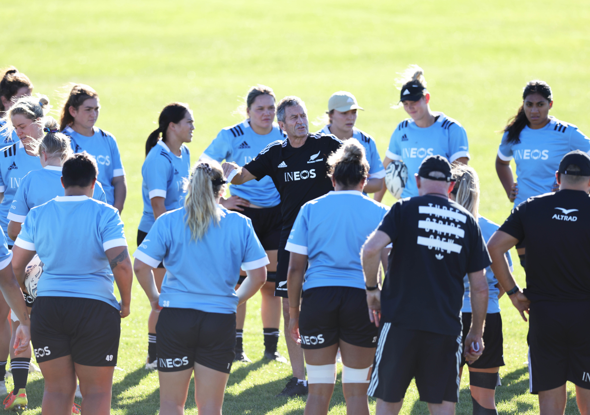 Wayne Smith addresses the Black Ferns as they plot their path to World Cup glory. Photo / Photosport