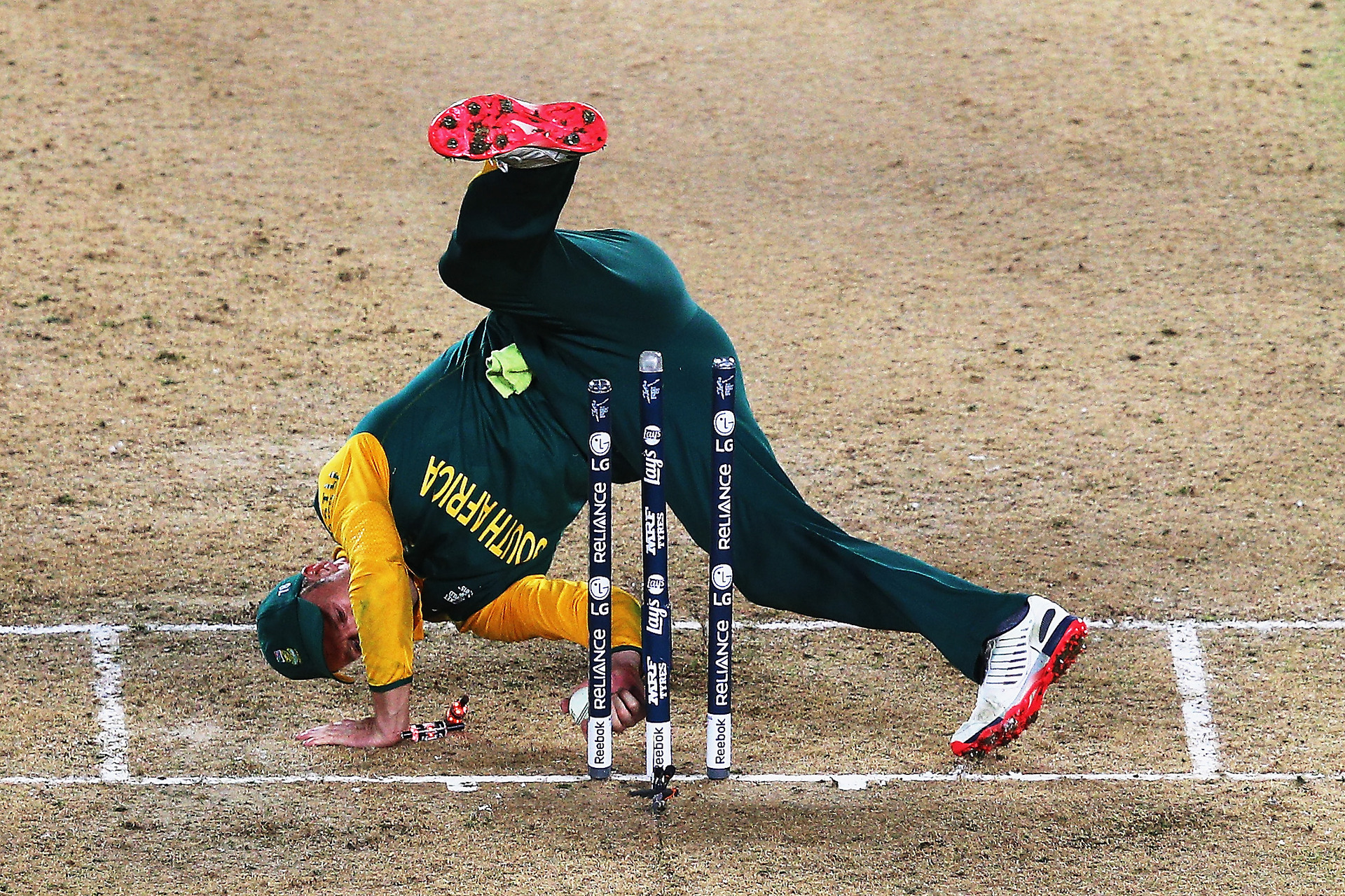 AB de Villiers' botched run-out attempt started a chain reaction of missed opportunities for the visitors. Photo / Getty