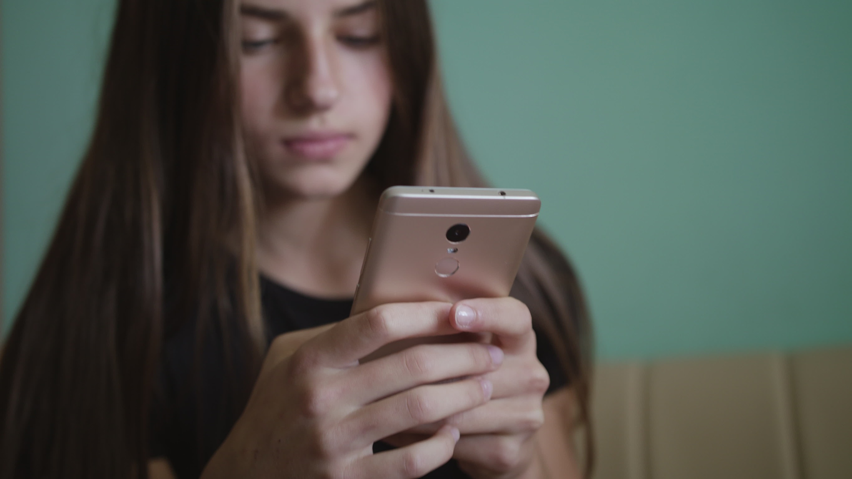 Even if you think your child would never send or share any sort of sexual content, they might be on the receiving end so it's important we equip them with how to deal with this growing trend. Photo / 123rf