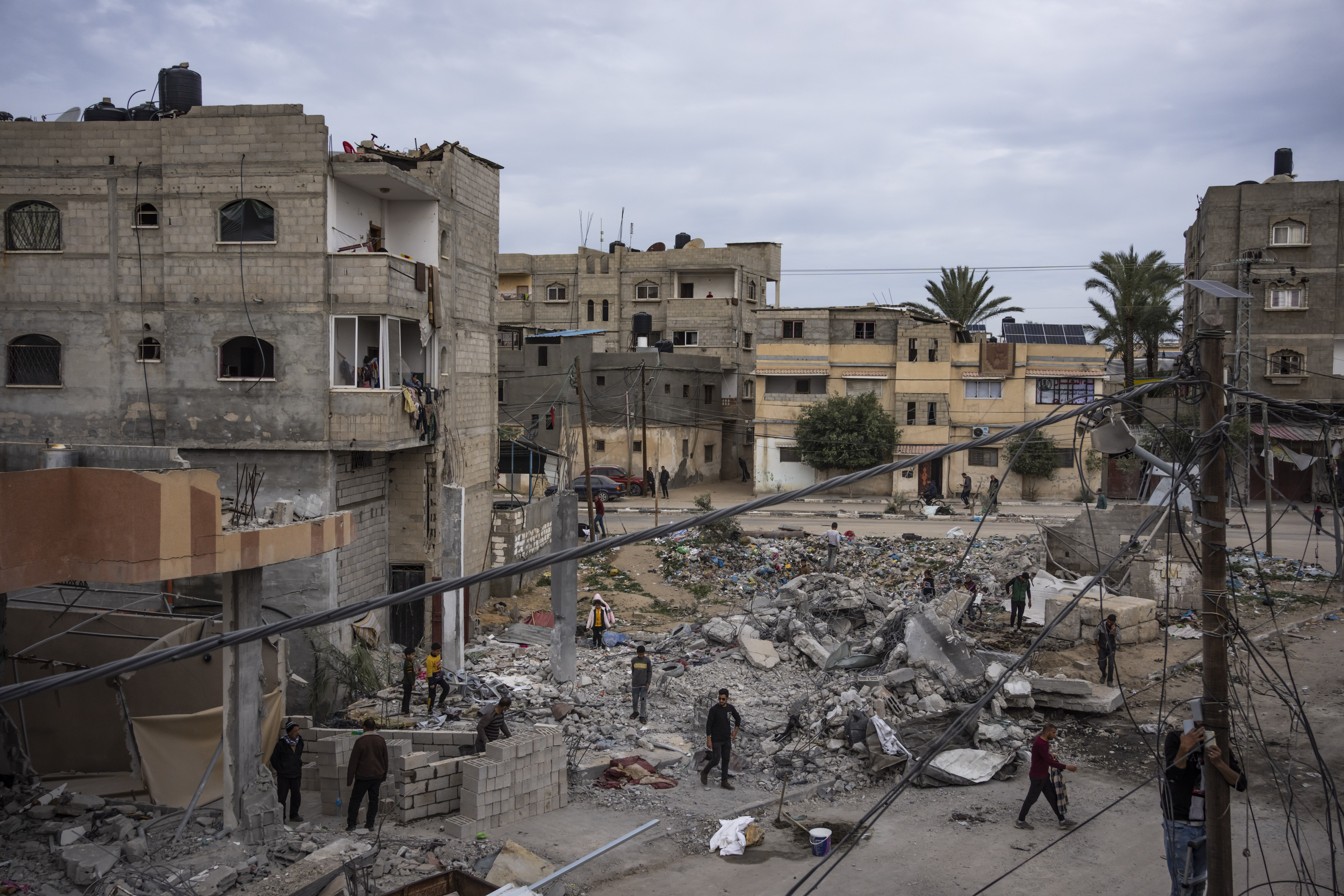 Palestinians search among the rubble of the Hasouna family house, which was struck by an Israeli airstrike during an operation to rescue two hostages in Rafah. Photo / AP