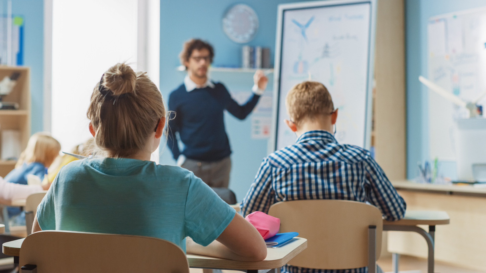 More importance needs to be placed on associate and mentor teachers, universities and unions say. Photo / 123rf
