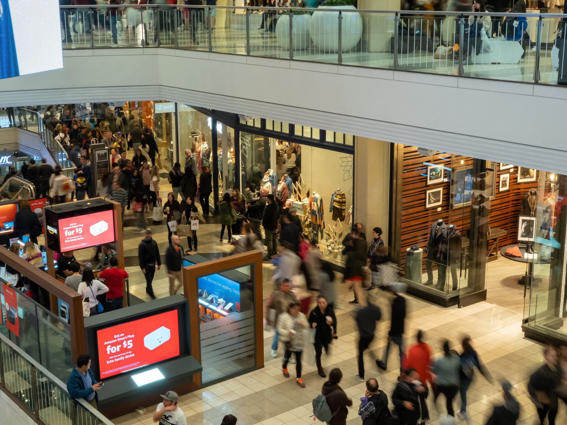 Nearly half of New Zealanders are planning to cut back on their spending this Christmas. Photo / 123RF