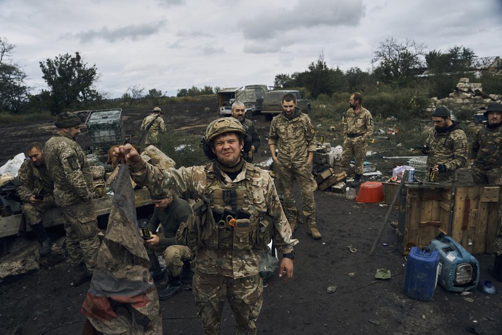 A Ukrainian soldier holds up the Russian flag to demonstrate at the recently retaken area in Izium, Kharkiv region, Ukraine. Photo / AP
