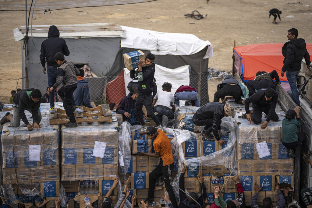 Palestinians loot a humanitarian aid truck as it crosses into the Gaza Strip in Rafah. Photo / AP