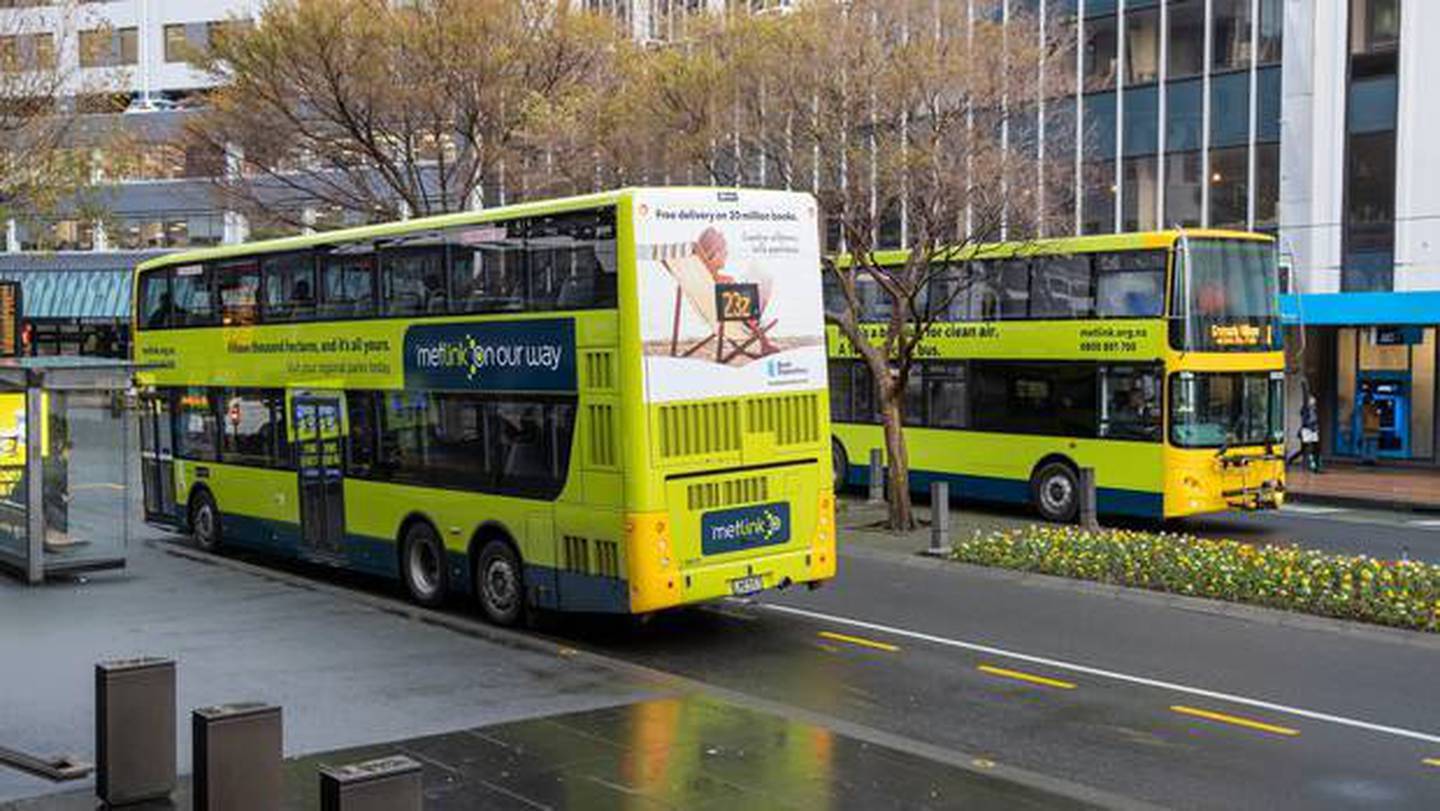 Removing cash payments from Wellington buses 'will hurt vulnerable users' -  NZ Herald