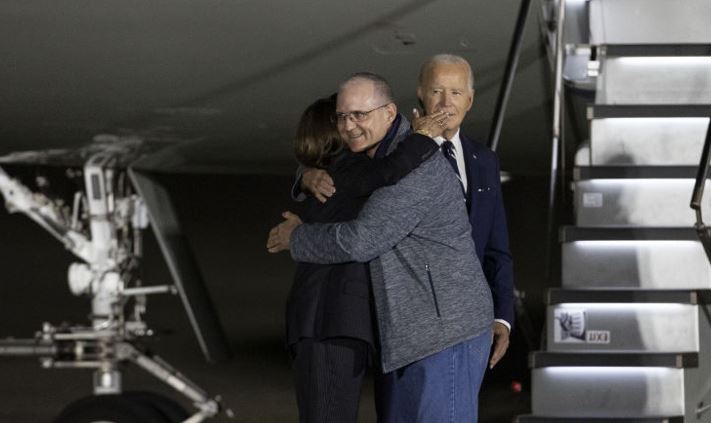 US President Joe Biden and Vice-President Kamala Harris welcome Evan Gershkovich, Paul Whelan, and Alsu Kurmasheva. Photo / Getty Images