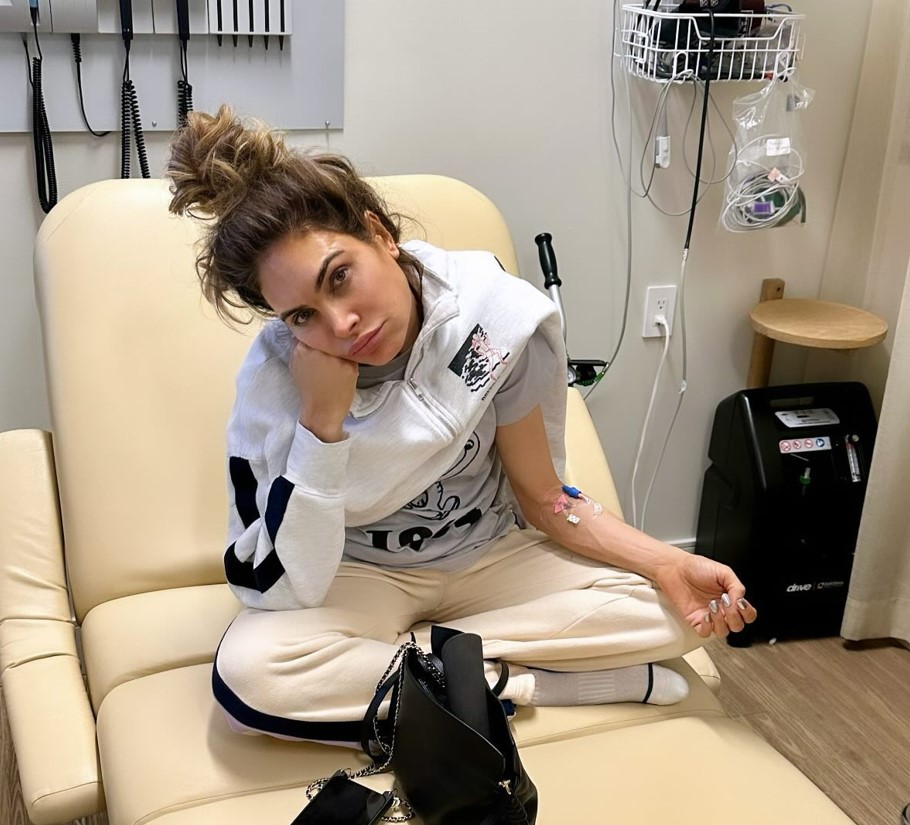 Ayda Field shared a photo from hospital with an IV drip in her arm. Photo / Instagram @aydafieldwilliams