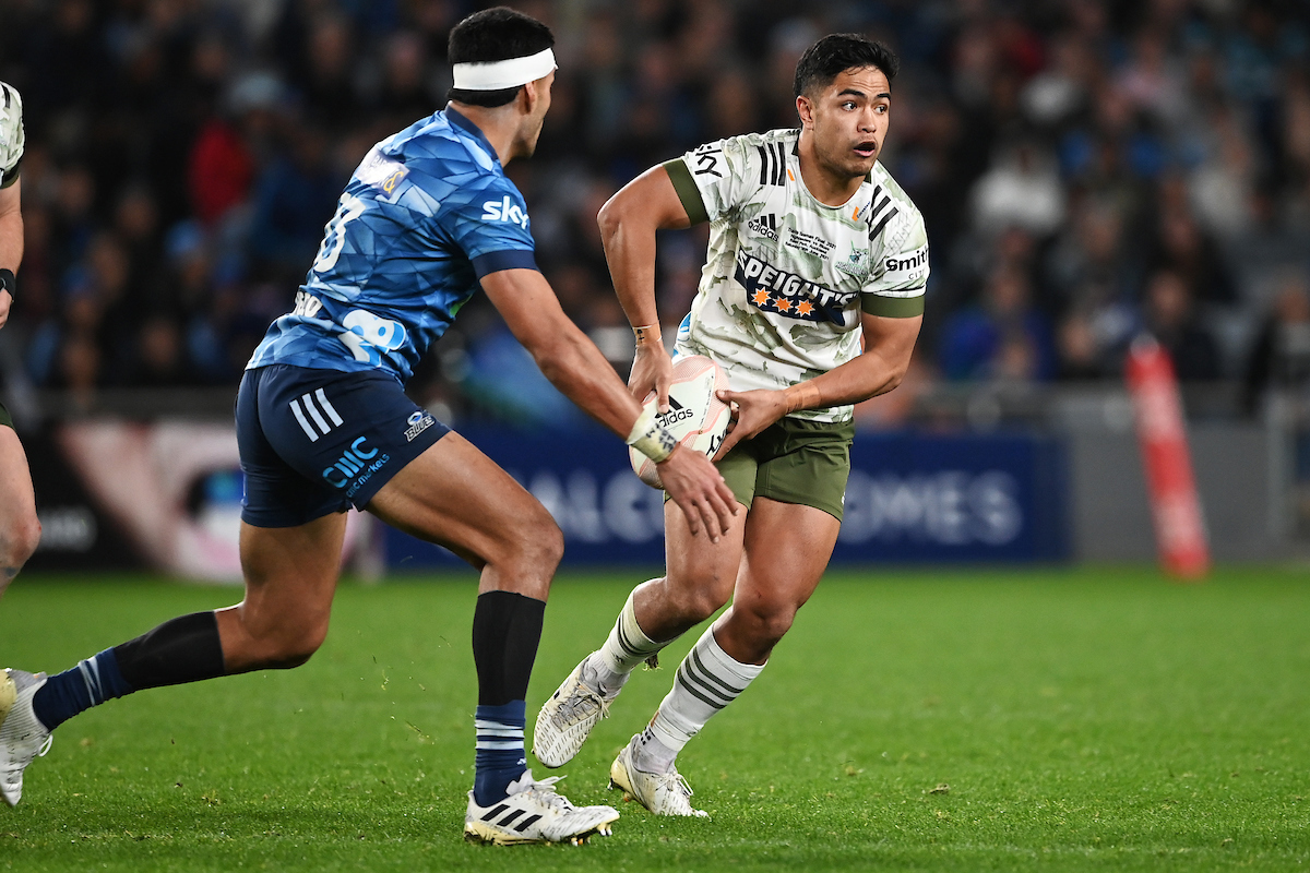 Josh Ioane I Gallagher Chiefs