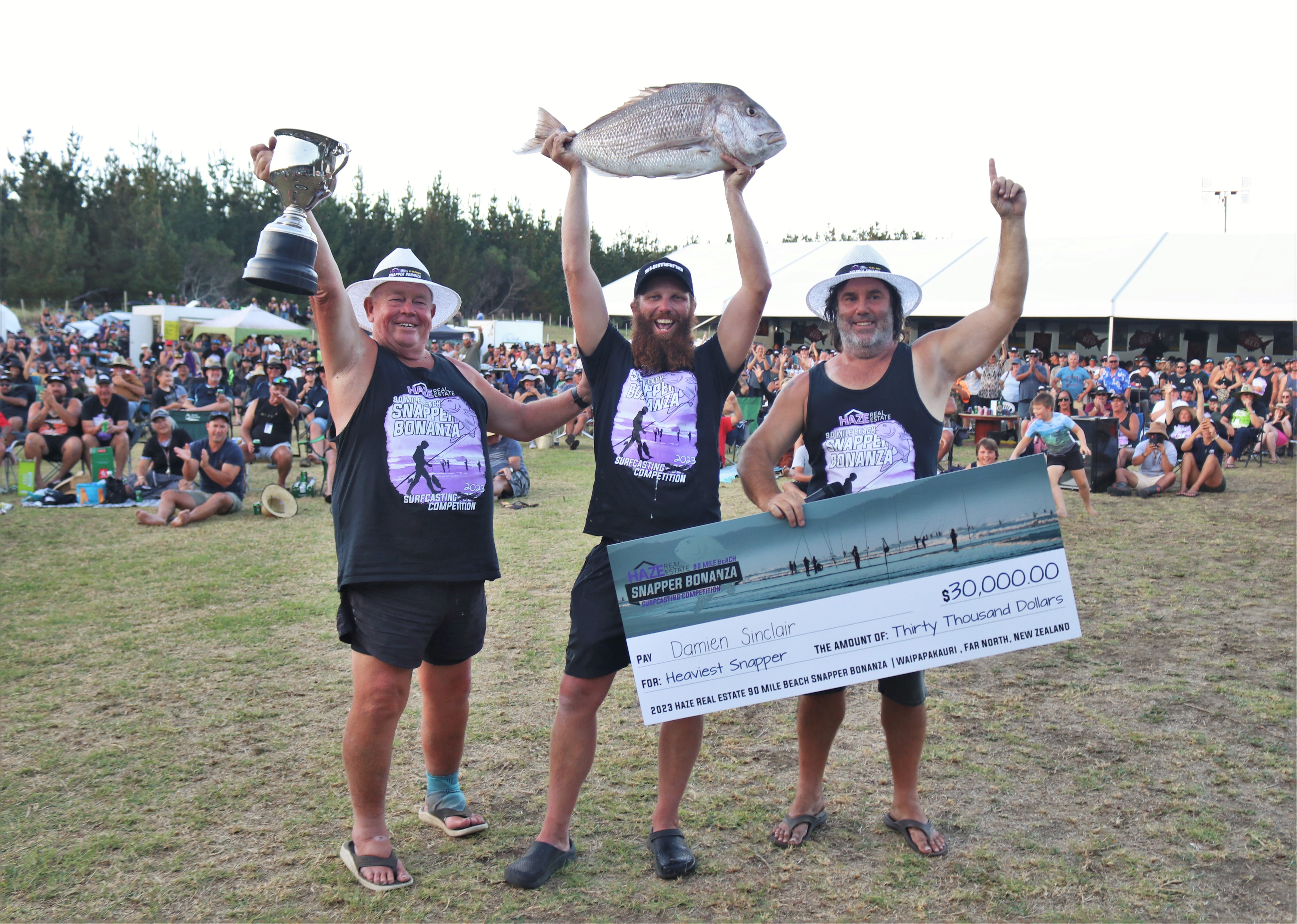 Damien Sinclair, winner of the 2023 Ninety Mile Beach Snapper Bonanza, with his winning fish and competition organisers Dave Collard (left) and John Stewart. Photo / Peter de Graaf