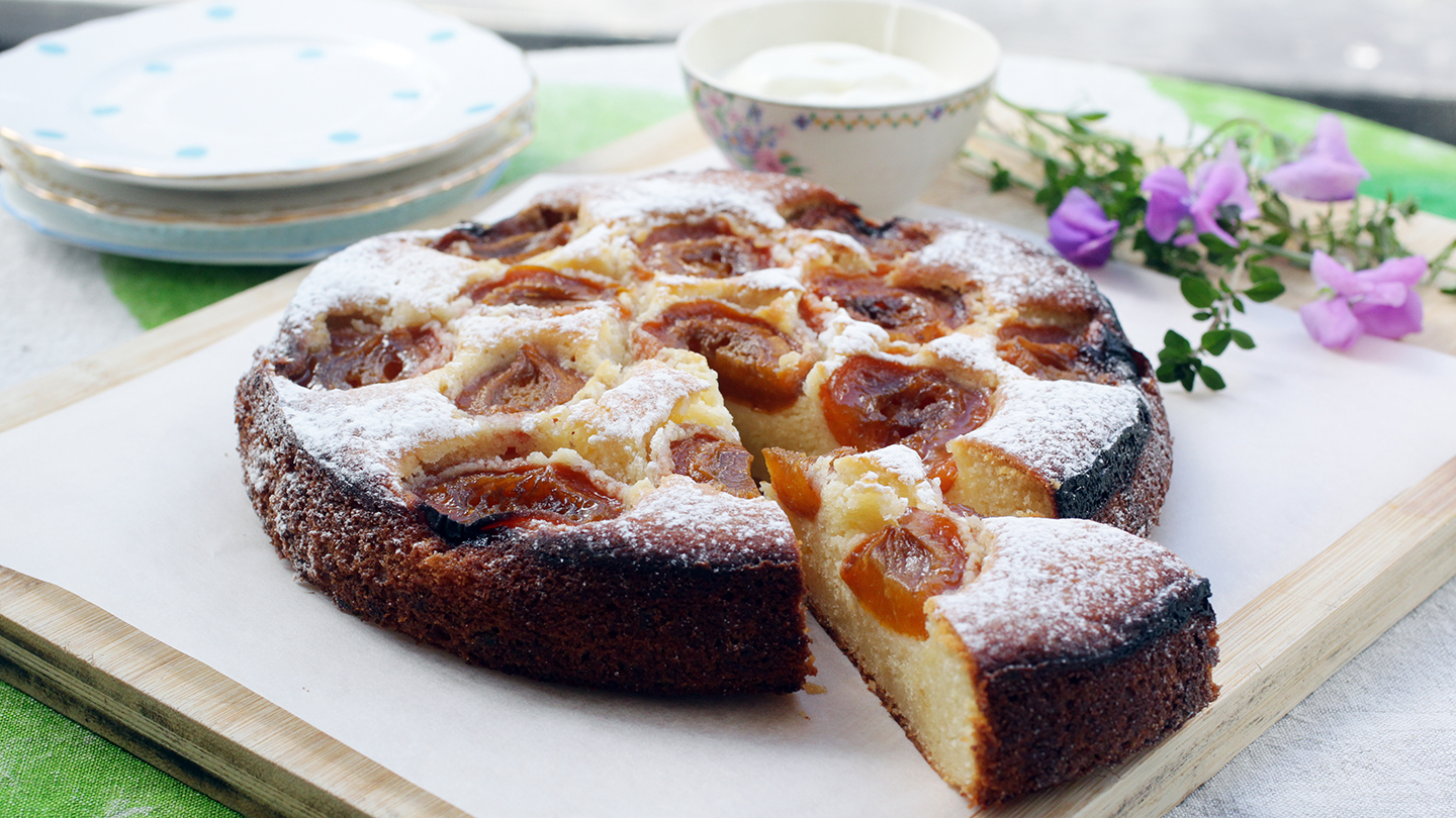 Apricot Almond Cake Torta di Mandorle e Albicocche - LA BELLA VITA