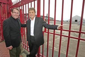Auckland City Mayor John Banks (left) and Auckland Regional Council chairman Mike Lee at Queens Wharf in 2009. Photo / Martin Sykes