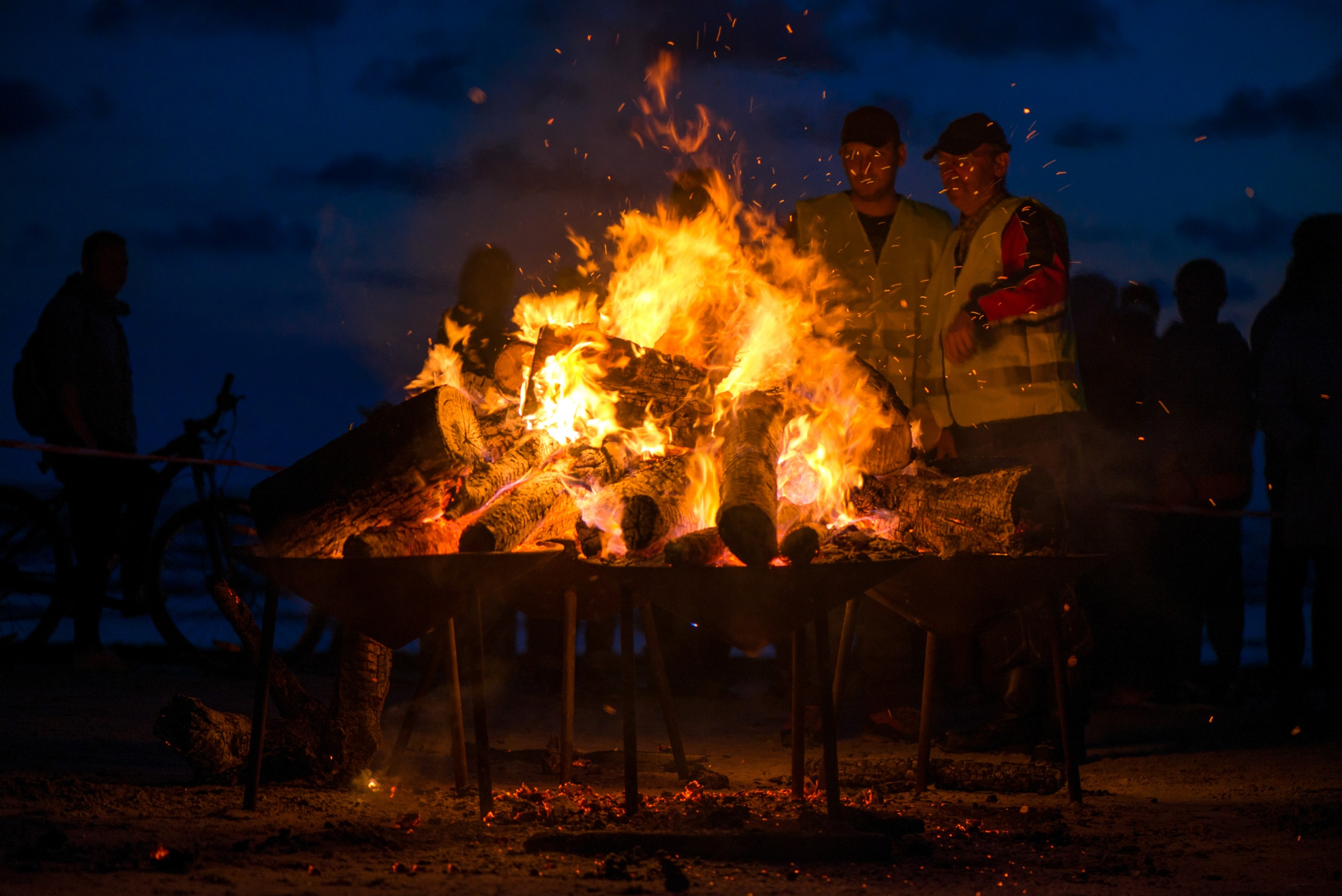 Write your aspirations and tribute on a piece of paper, throw them in the fire, and let them reach the night sky. Photo / 123rf
