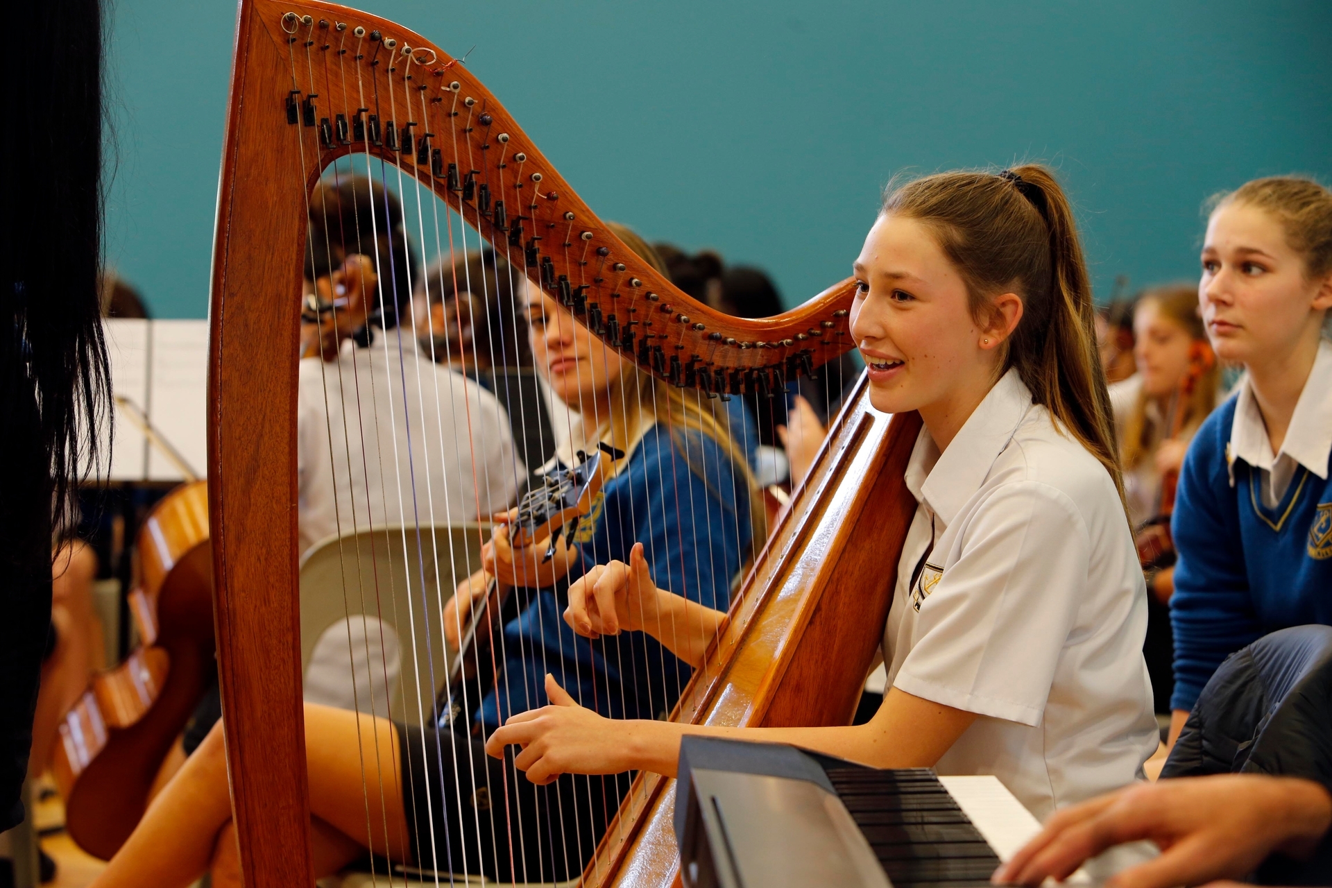 Cleo Peck  plays the harp during the song version of the karakia.