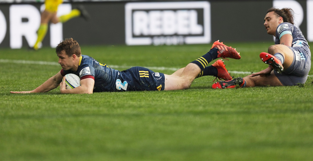 Michael Collins scores for the Highlanders. Photo / Photosport