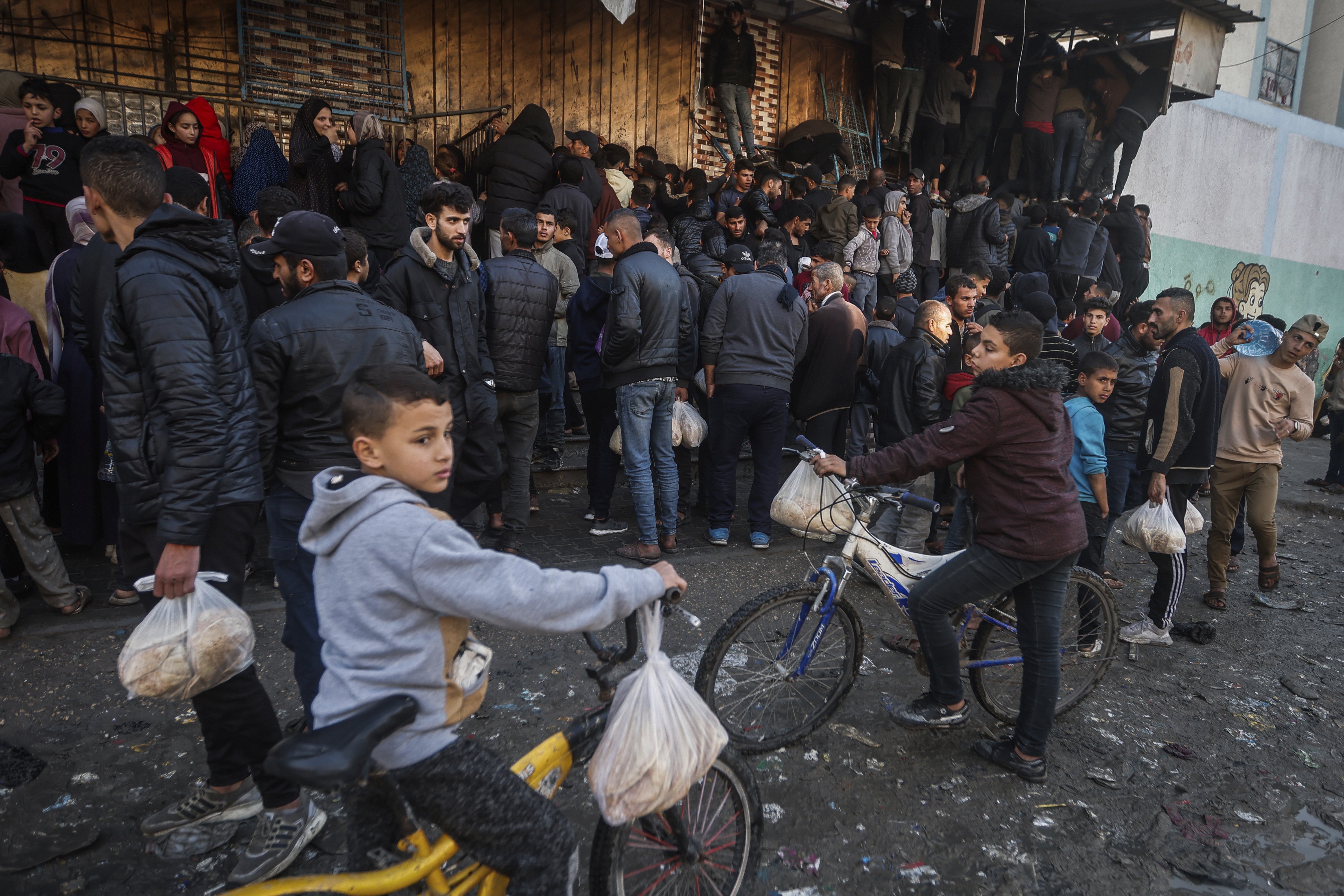 International aid agencies say Gaza is suffering from shortages of food, medicine and other basic supplies as a result of the war between Israel and Hamas. Photo / AP