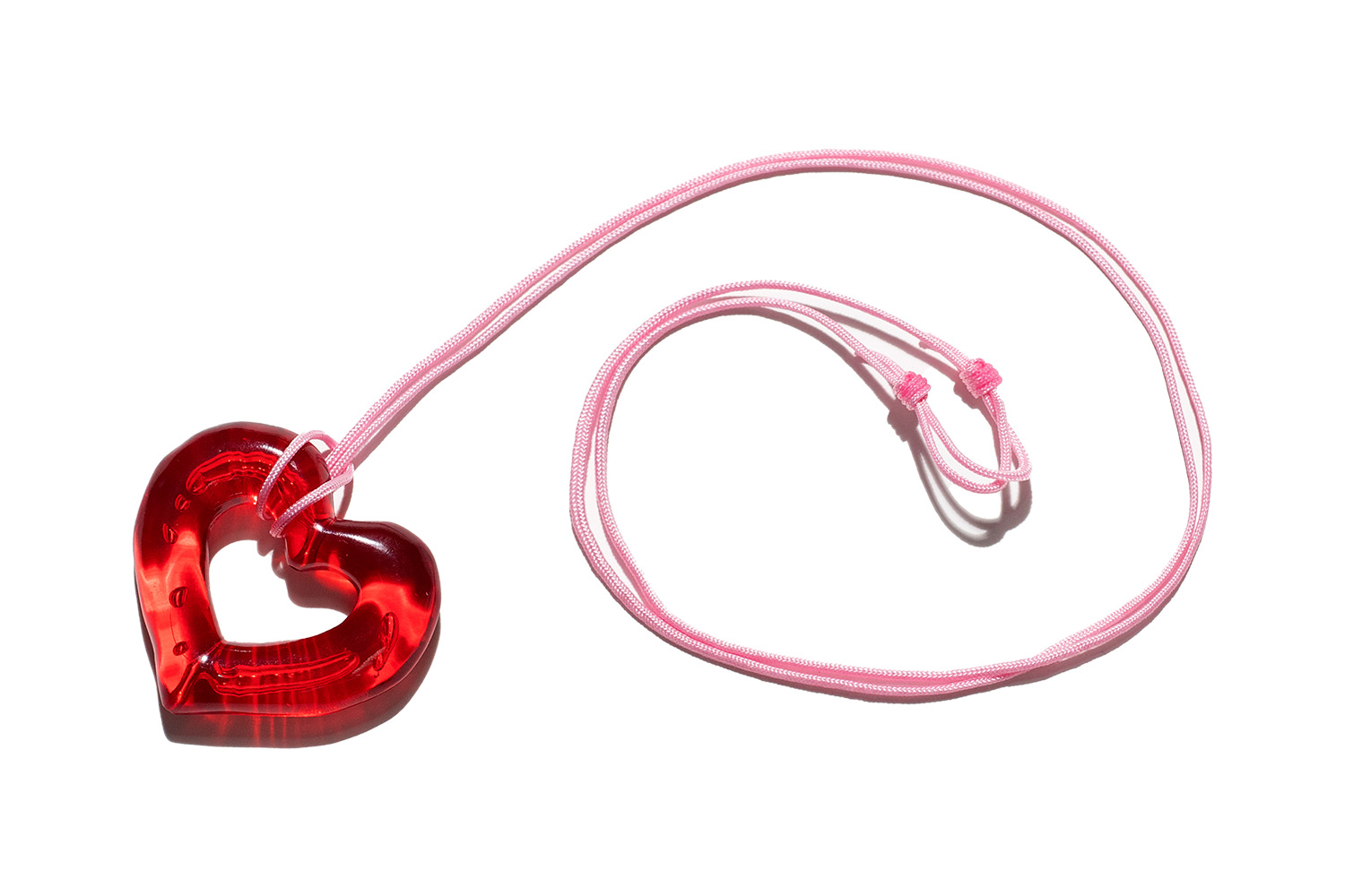 The 'Love U' pendant in red from Baobei.