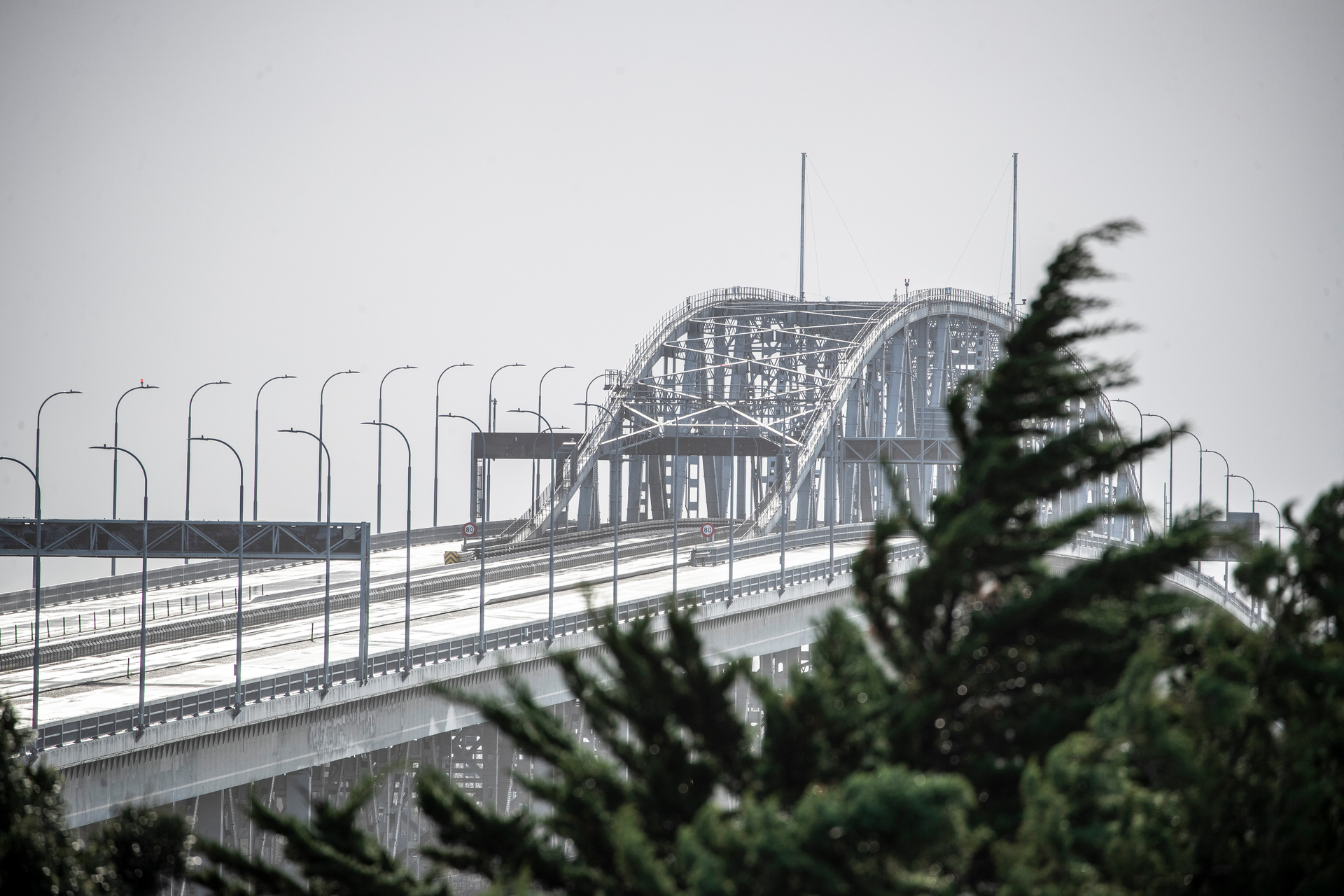 Auckland Harbour Bridge alert: Strong winds may force sudden closure - NZ  Herald