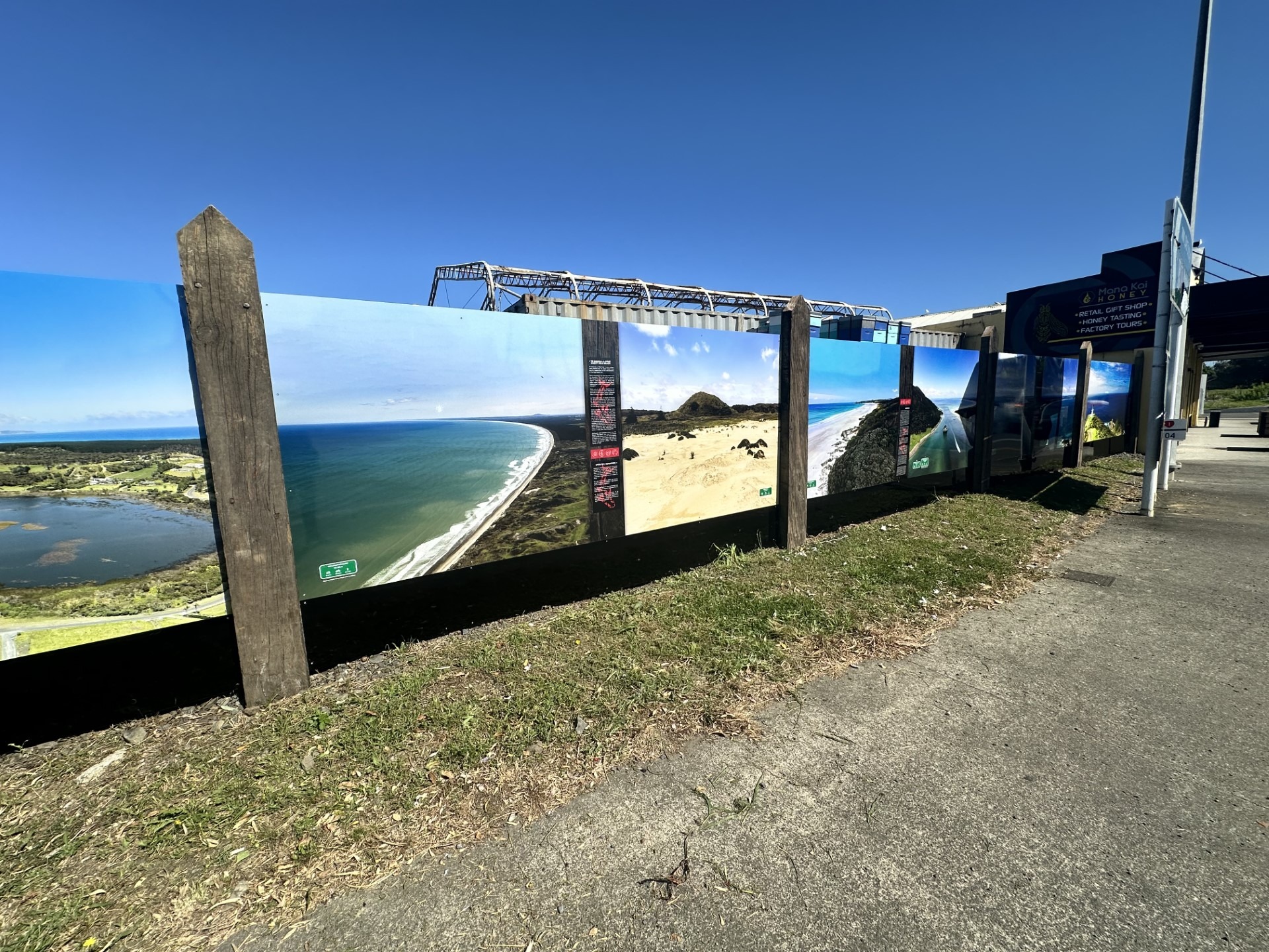 The Awanui fence art facade includes images of sites of significance to Ngāi Takoto, including Rangaunu Harbour, Awanui River, Houhora, Lake Ngātu, Te Rerenga Wairua  and Te Oneroa a Tōhe/Ninety Mile Beach.