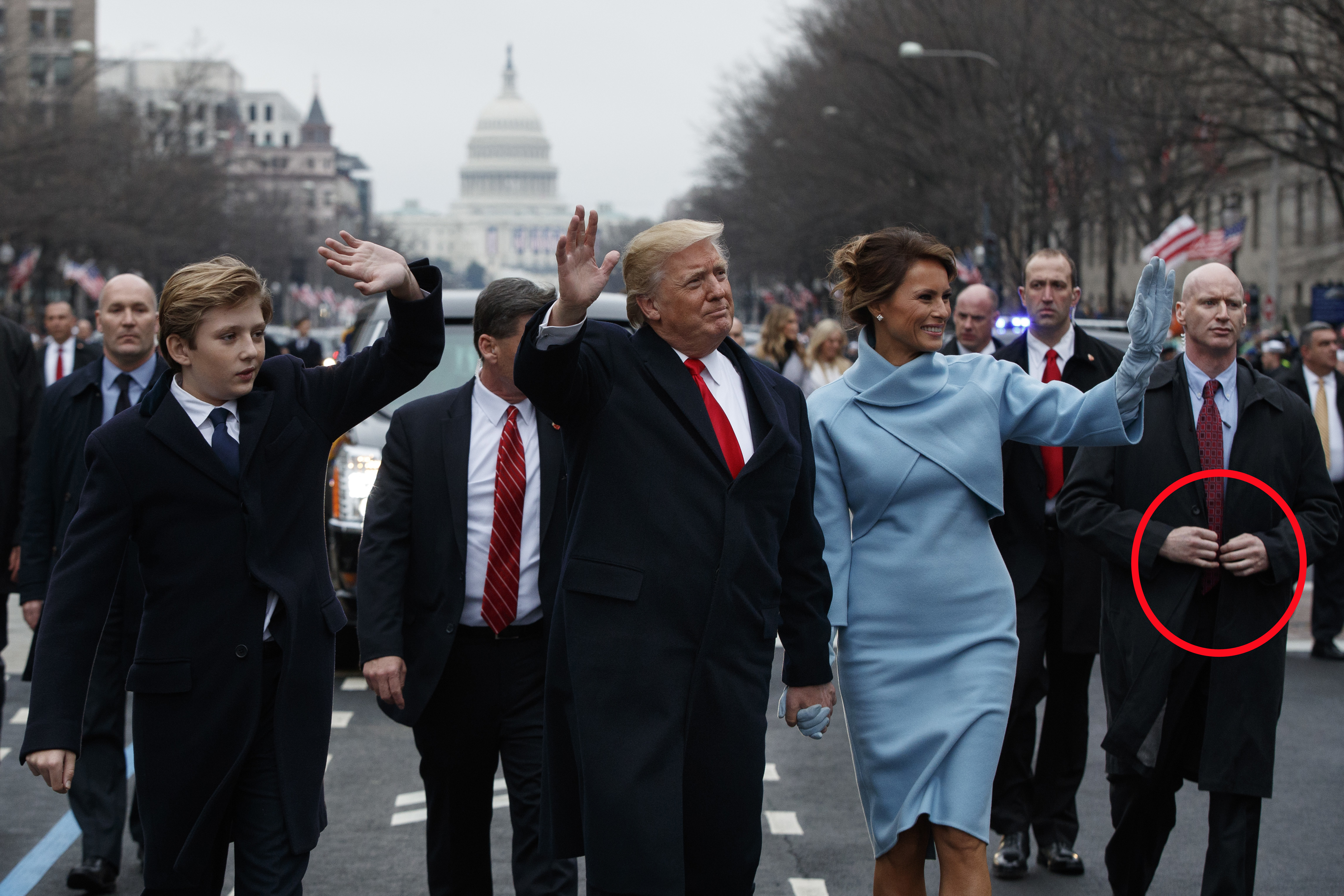 Internet Investigates Whether Trump's Bodyguard Wore Fake Arms During The  Inauguration