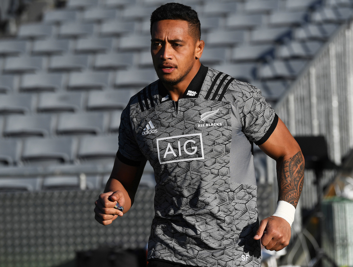 Fresh to defies @gse.football client @xhenn3 in his new @commanders all  blacks