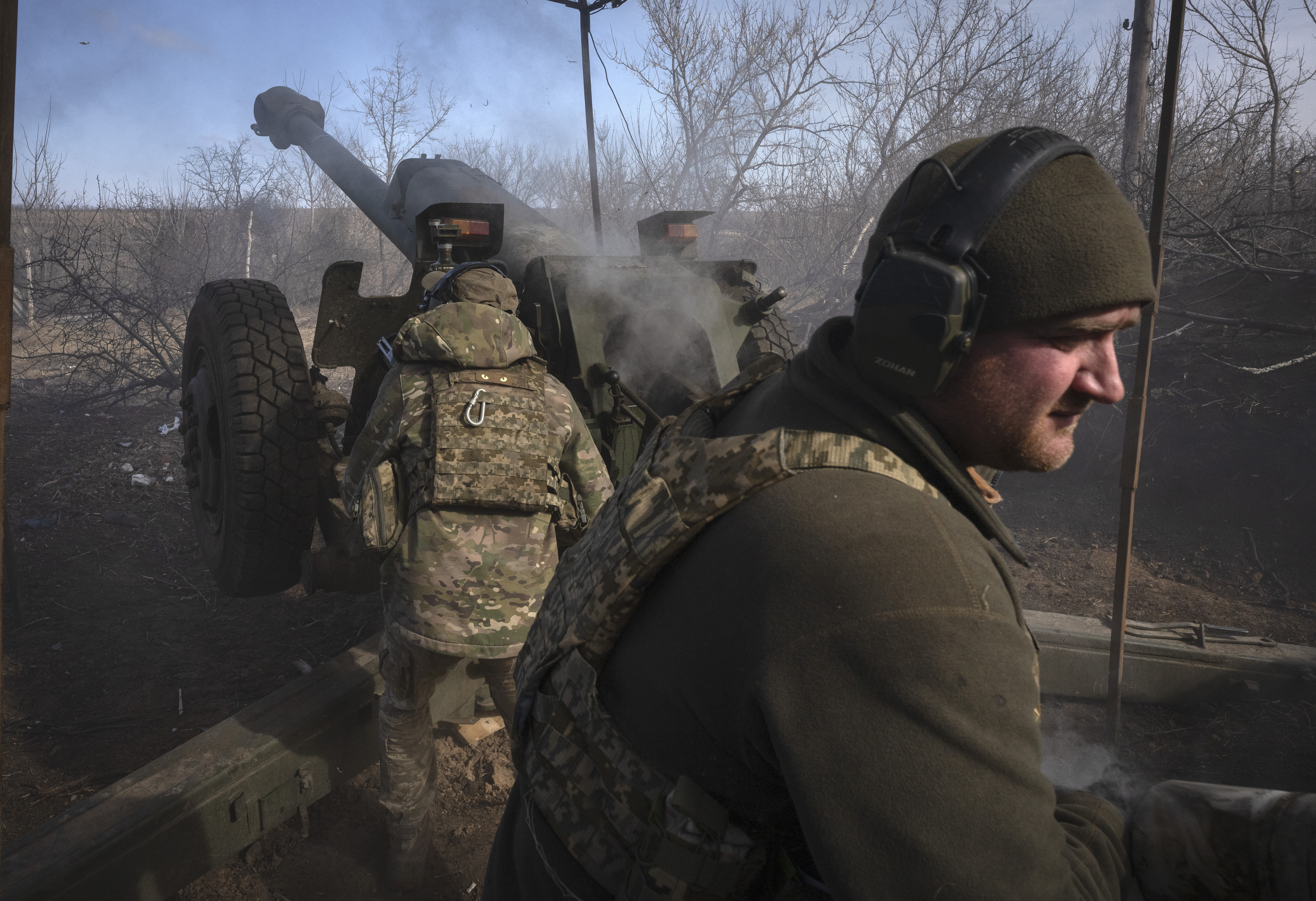 Ukrainian soldiers of 80th separate airborne assault brigade fires a D-30 cannon towards Russian positions at the front line, near Klishchiivka, Donetsk region, Ukraine. Photo / AP