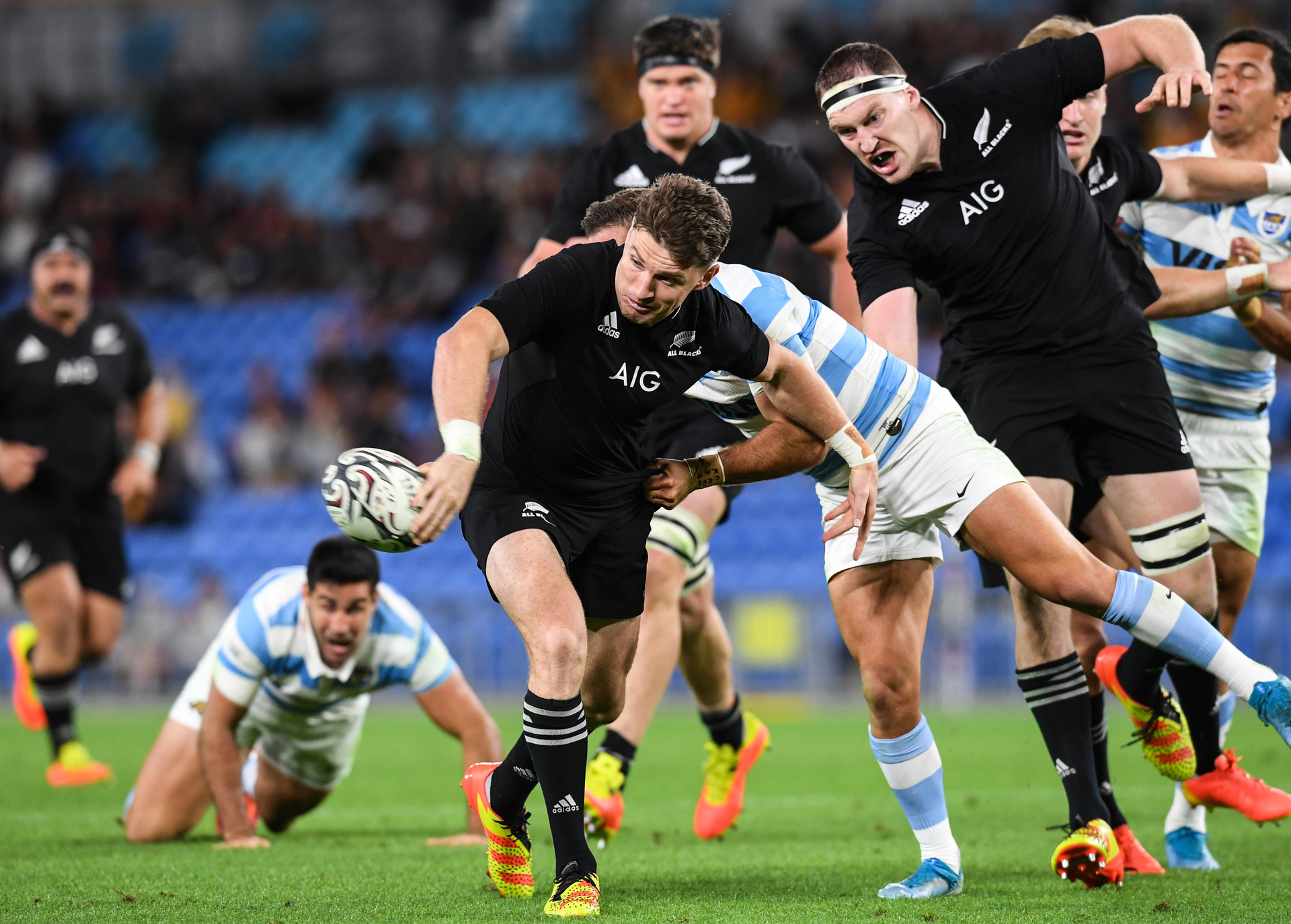 Beauden Barrett gets a flick pass away to a Luke Jacobson try. Photo / Photosport.co.nz