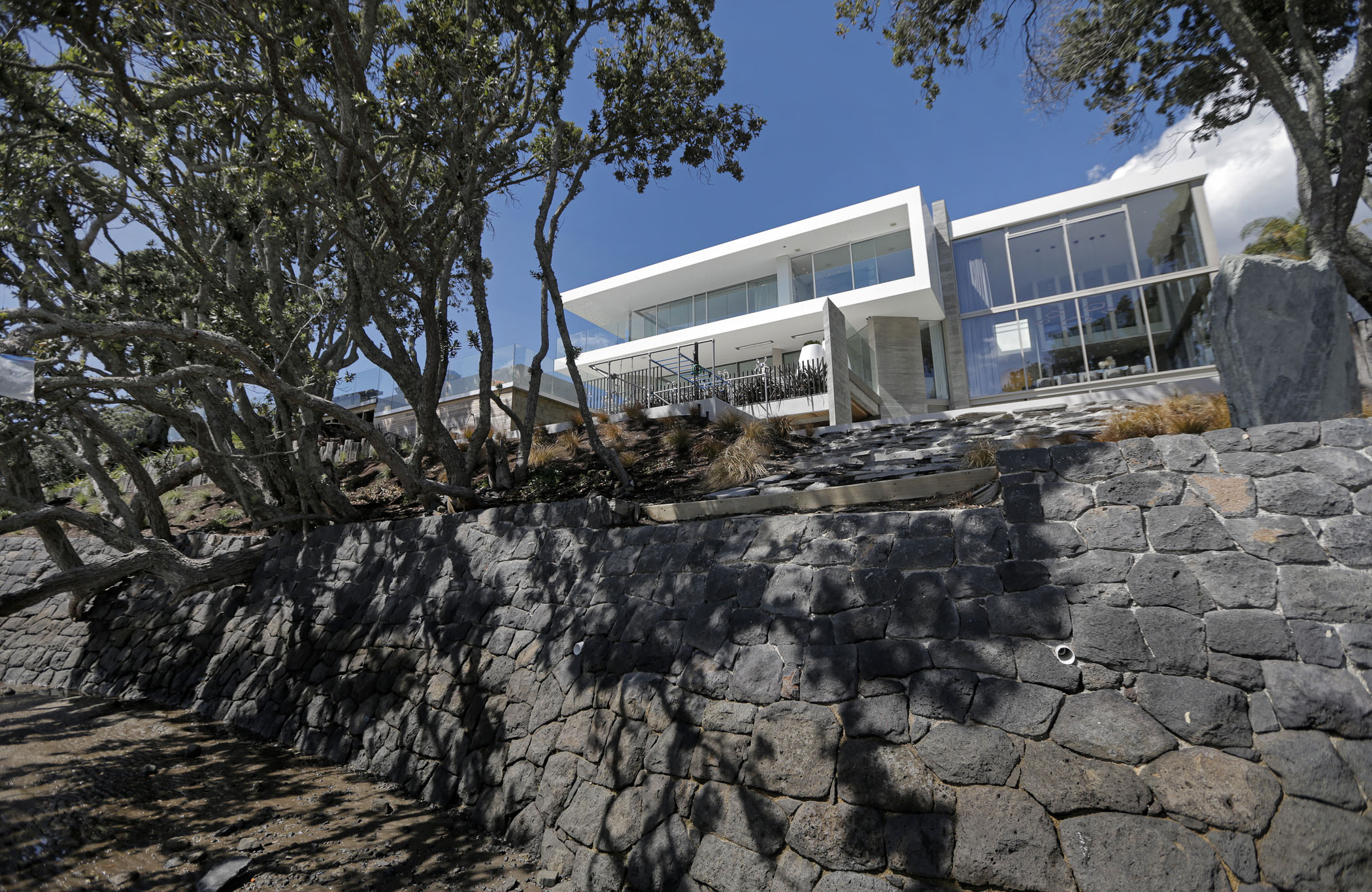 Anna Mowbray and Ali Williams would like to build a helipad at their home. Photo / Alex Burton