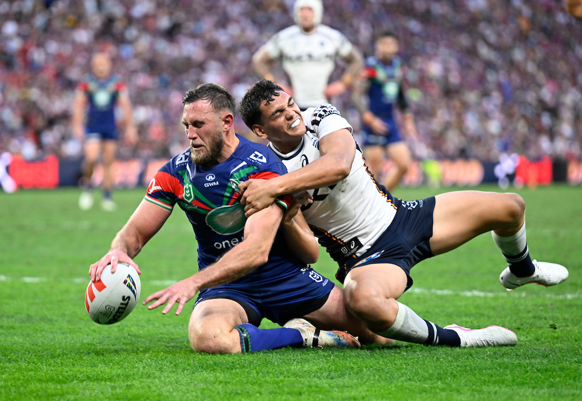 Kurt Capewell scores for the Warriors against the Broncos against Suncorp Stadium. Photo / Photosport