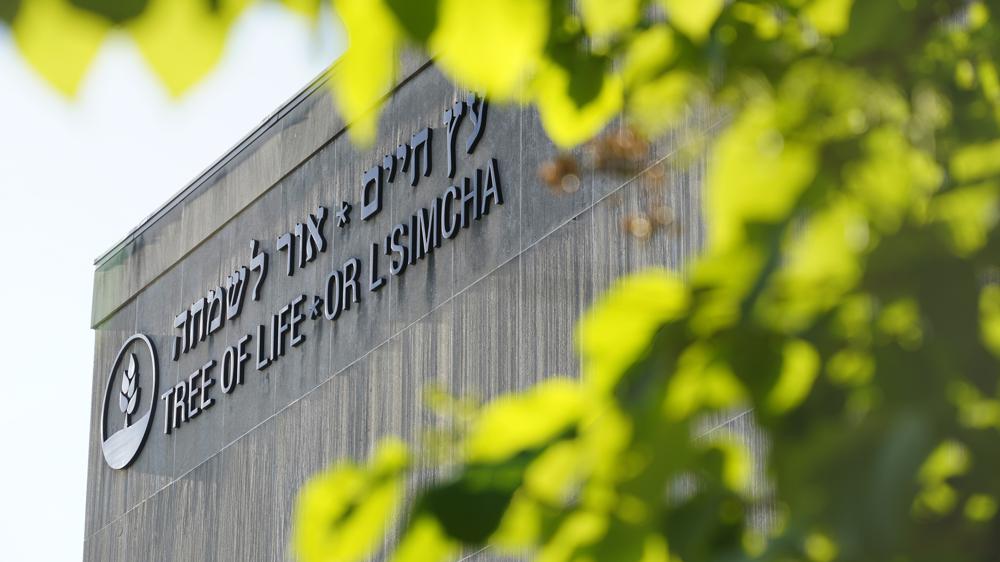The signage on the dormant landmark Tree of Life synagogue in Pittsburgh's Squirrel Hill neighbourhood. Photo / AP