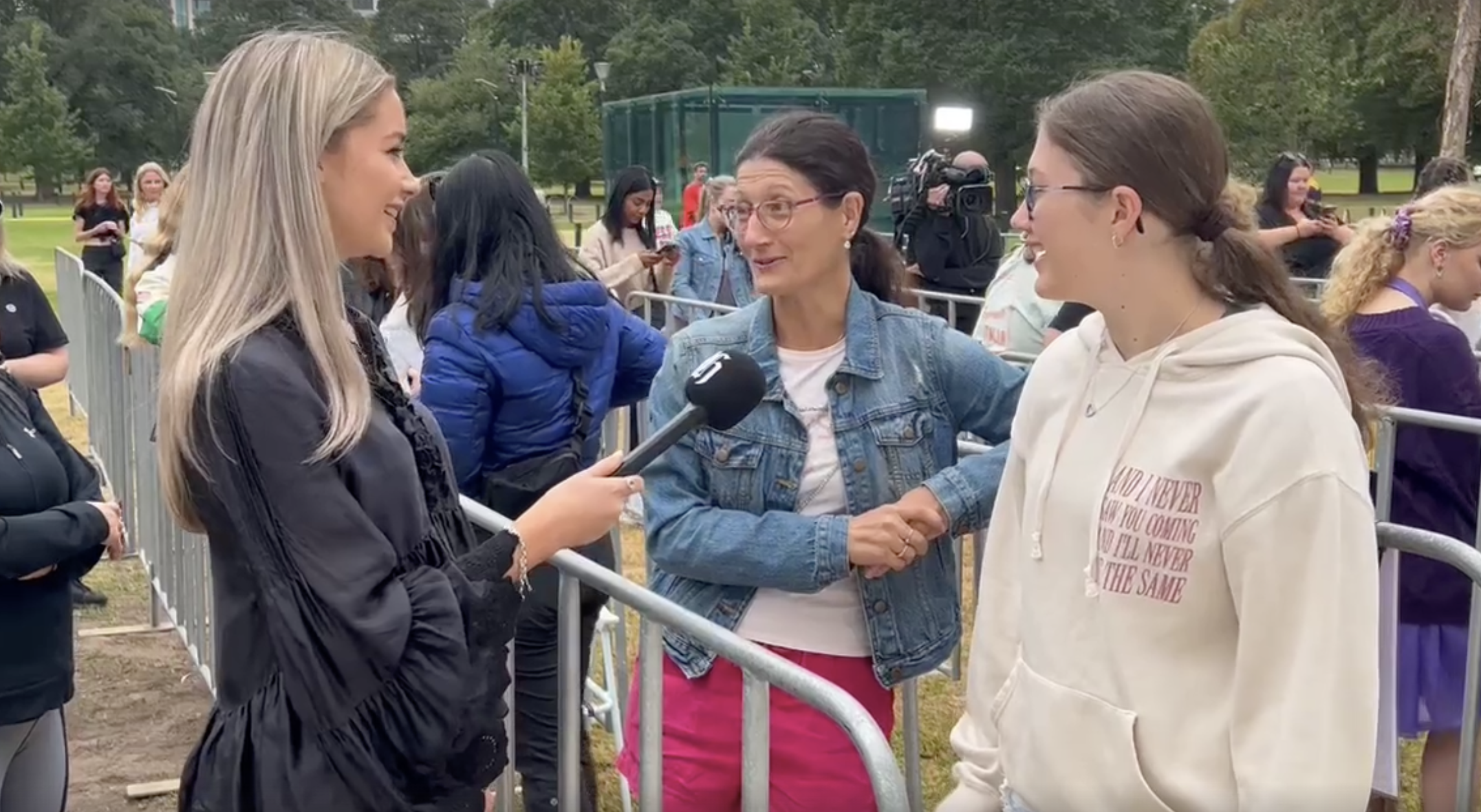Tina and Amelia secured tickets thanks to a friend's generous act. Photo / NZ Herald