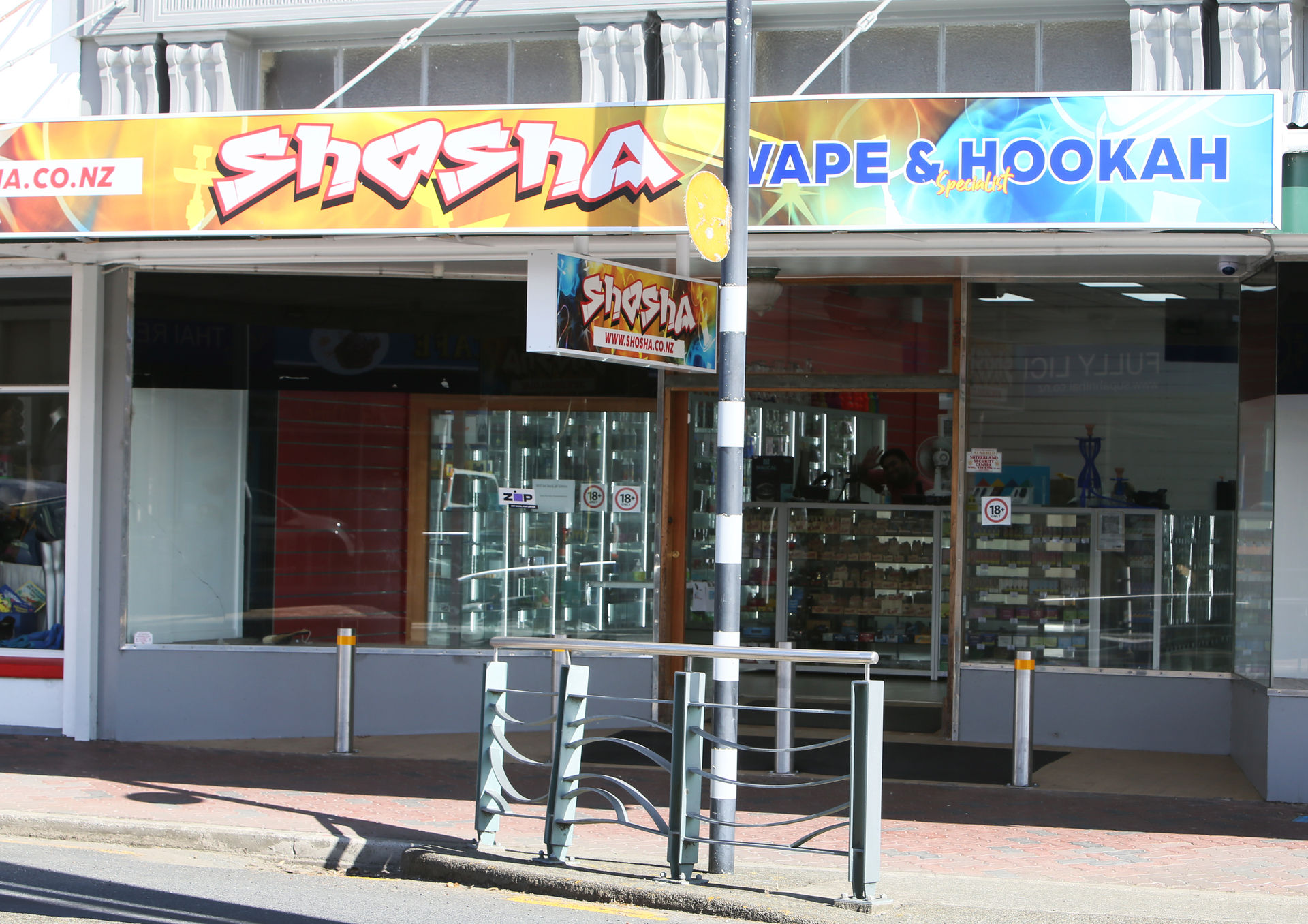 Dargaville community petitions against surge of vape shops; authorities  claim lack of legislative power - NZ Herald