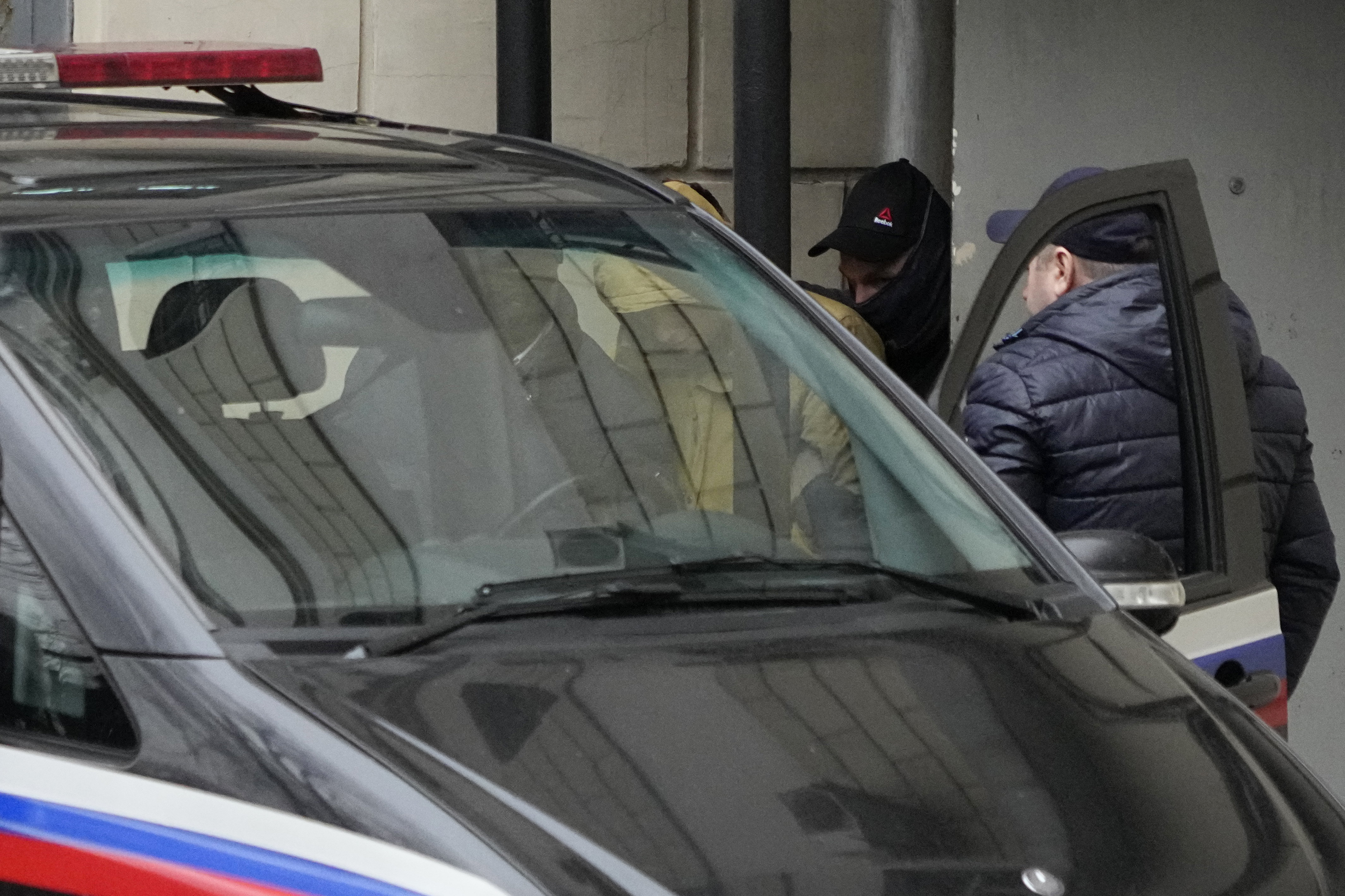 Reporter for the Wall Street Journal Evan Gershkovich (centre), is escorted by officers from the Lefortovsky court. Photo / AP