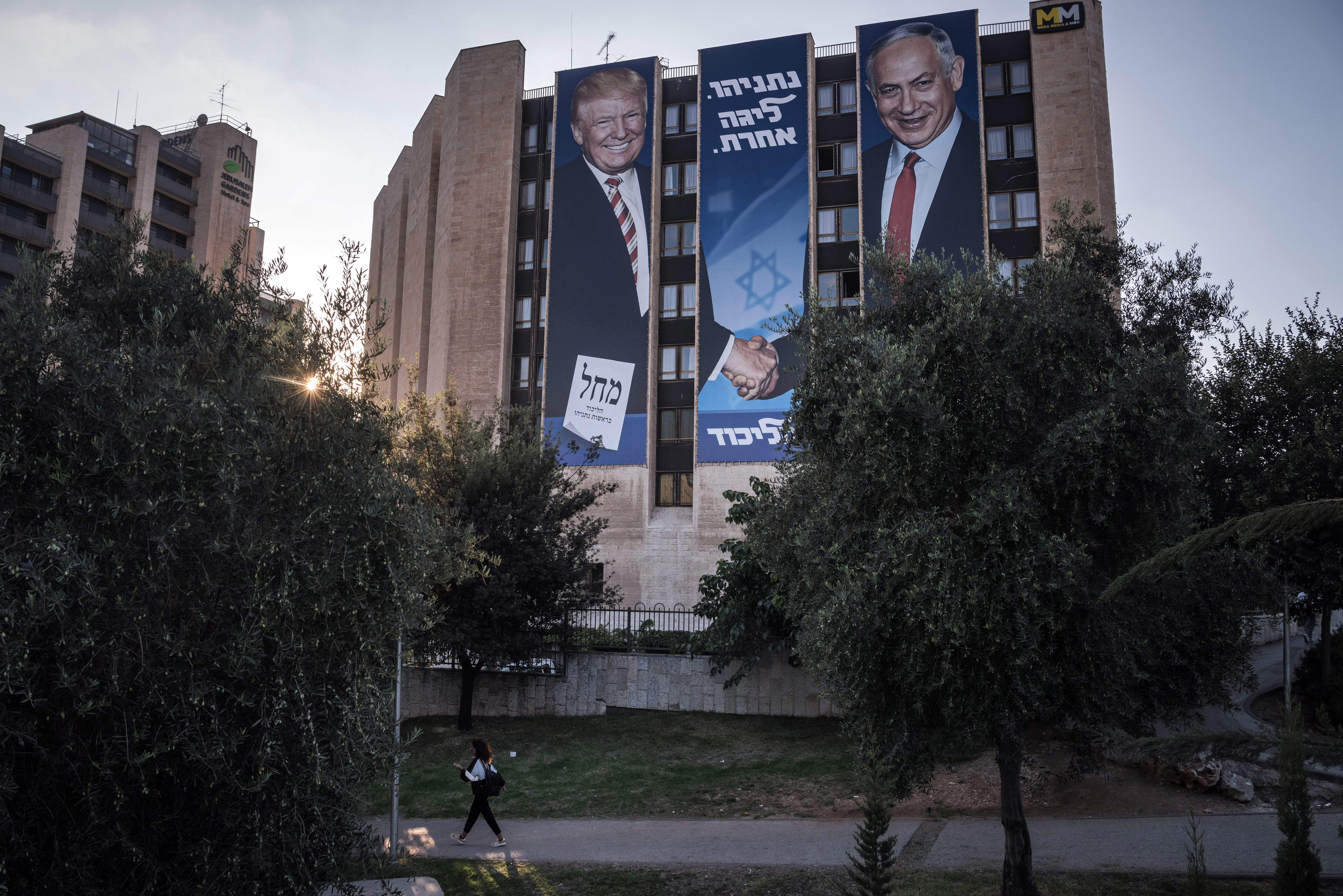 A mural showing then-President Donald Trump, left, shaking hands with Benjamin Netanyahu in Jerusalem on September 10, 2019. Photo / Sergey Ponomarev, The New York Times