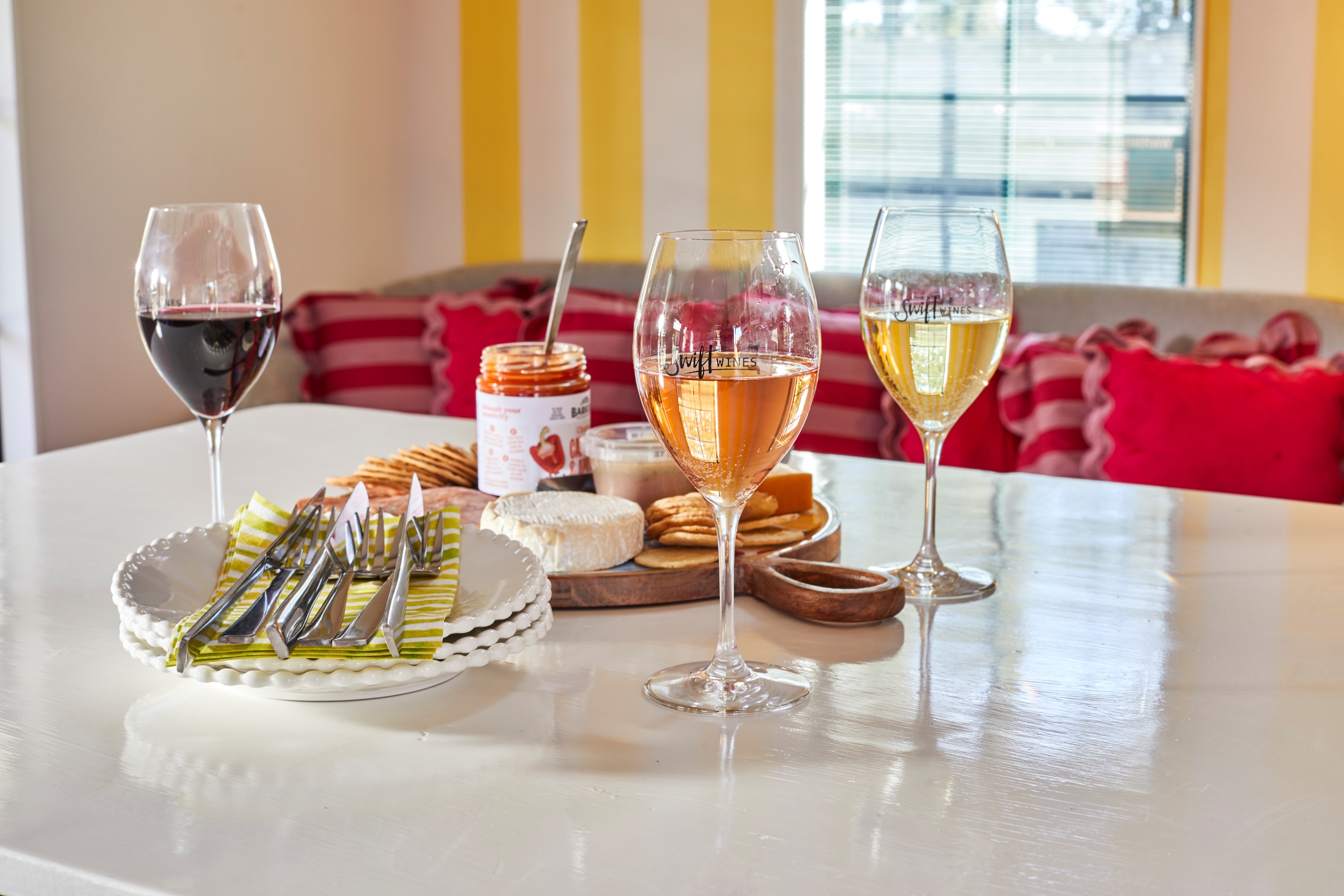 Hawke’s Bay offers a rich array of vineyard restaurants, cellar doors, wine bars, and gourmet purveyors. 