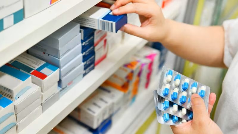 National and Act want the $5 prescription fee reinstated but Māori pharmacists say it is a bad move.