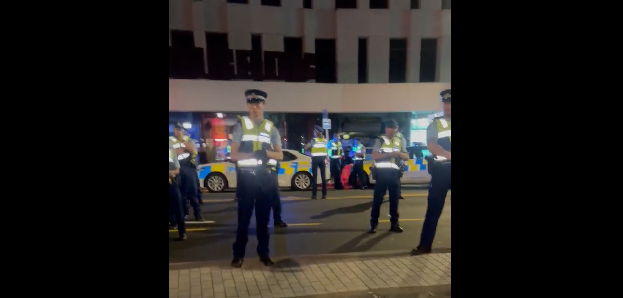 Police turn up in numbers to put an end to a brawl at a popular central Auckland club on K Rd last night. Photo / Supplied