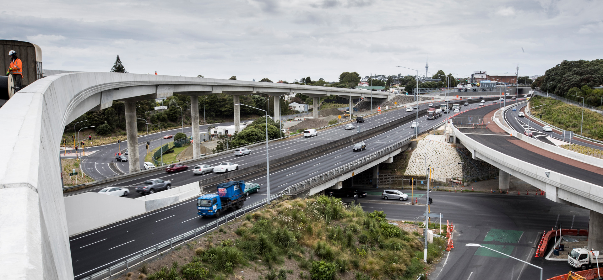The more motorway lanes, the smoother the traffic? Actually not true. Photo / Greg Bowker
