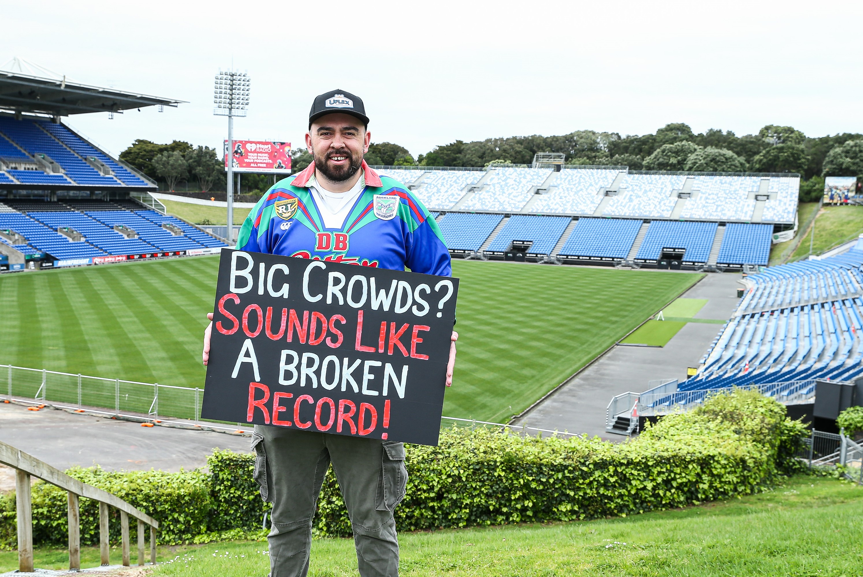 Robert 'The Sign Guy' Harris. Photo / Photosport